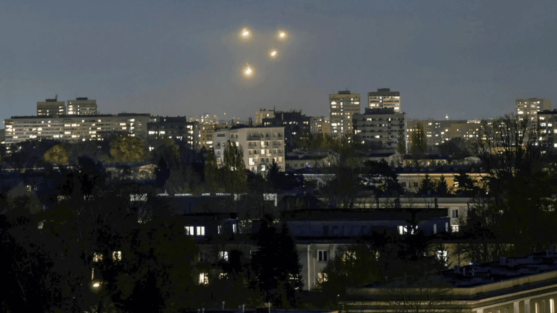 Kule ognia nad Warszawą