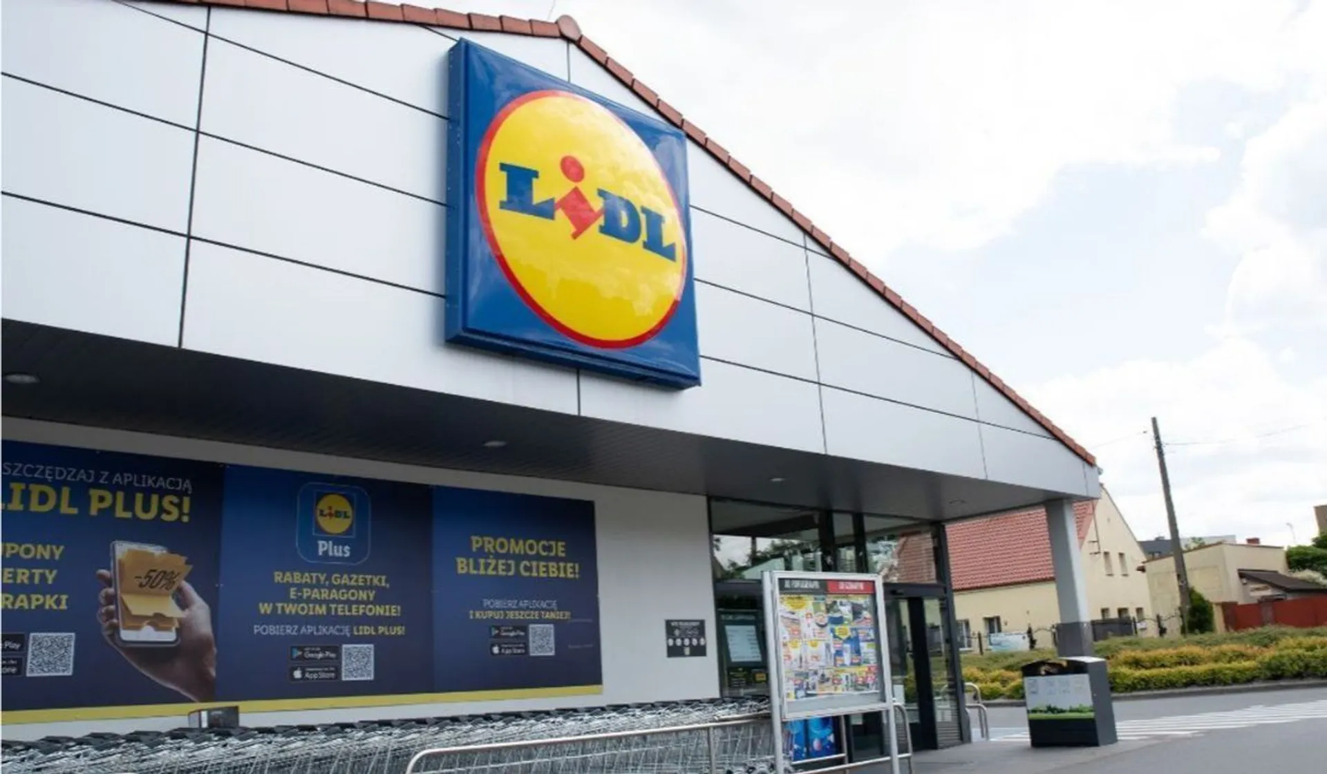 Sklep Lidl widoczny z zewnątrz