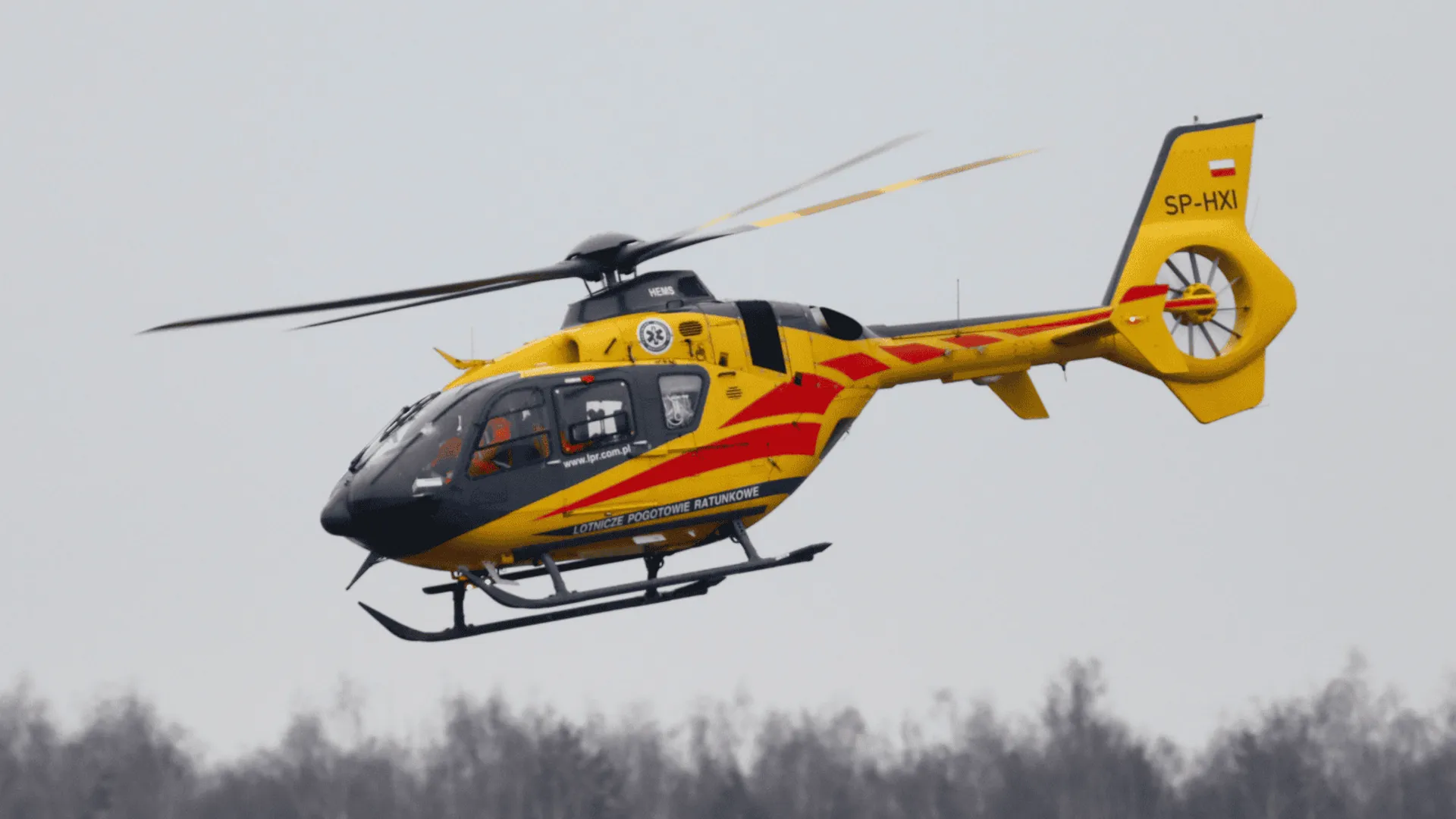 6-latka wypadła z okna bloku. Na miejscu lądował śmigłowiec LPR