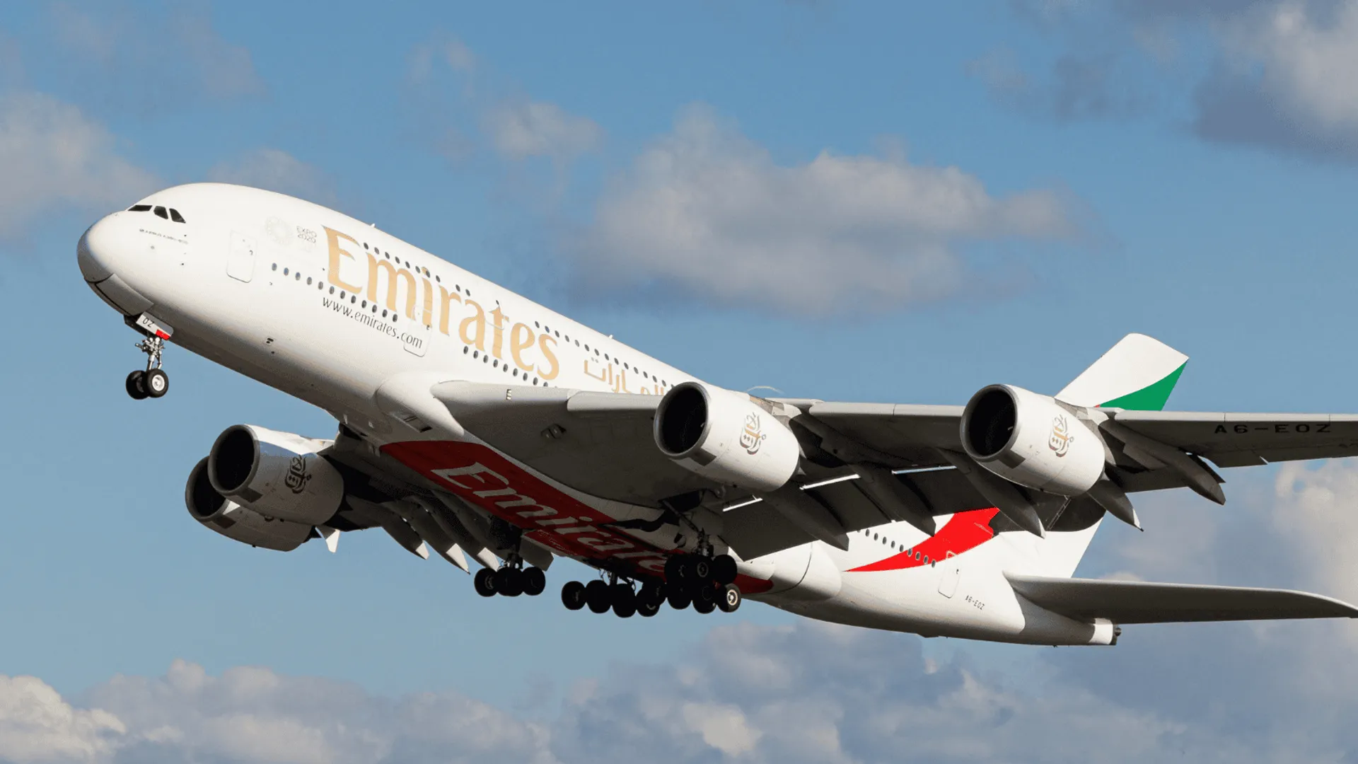 Pierwszy lot z Dubaju. Niebo nad regionem powoli się otwiera przy rekordowym zainteresowaniu