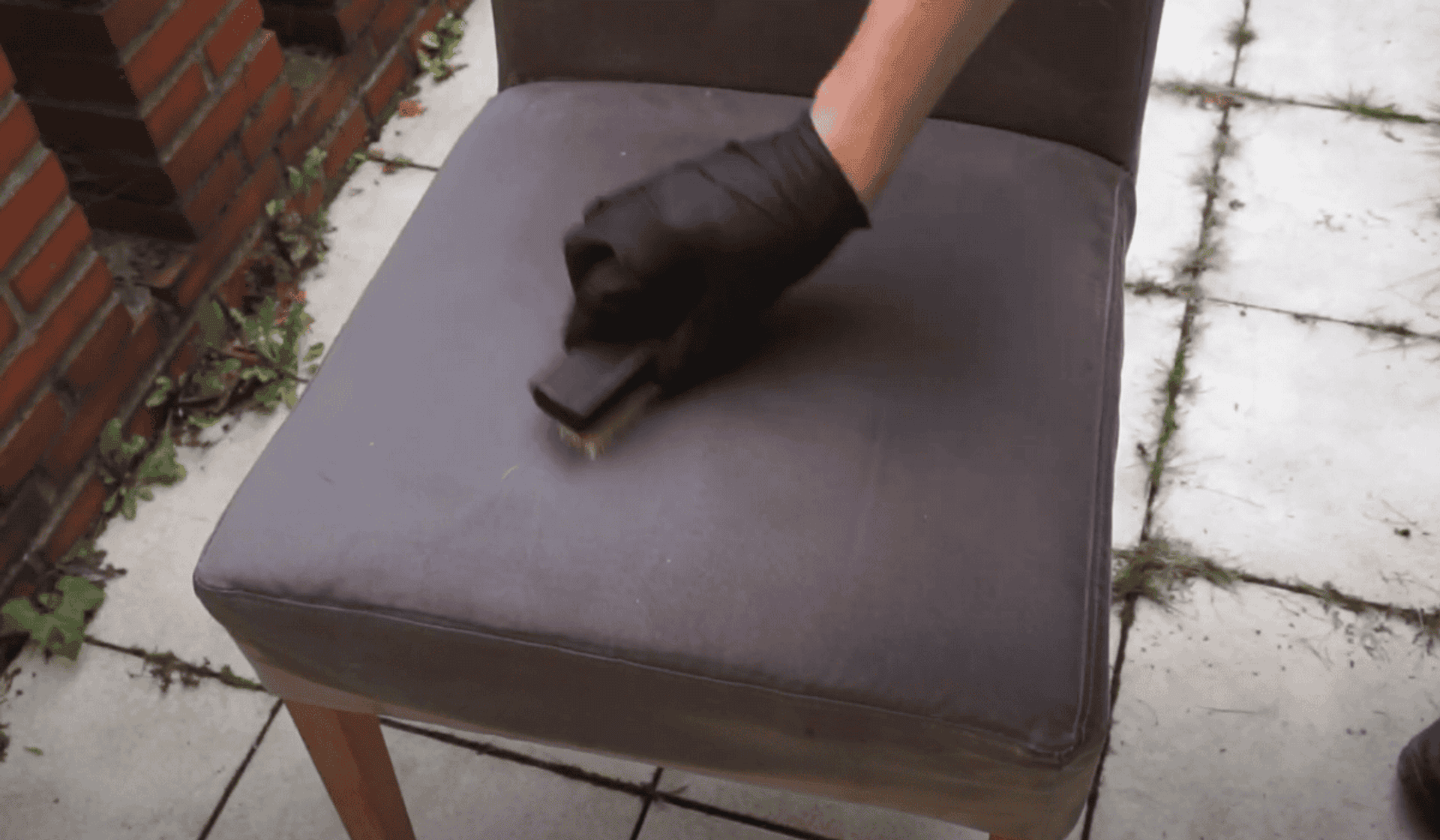 Czyszczenie tapicerki krzesła