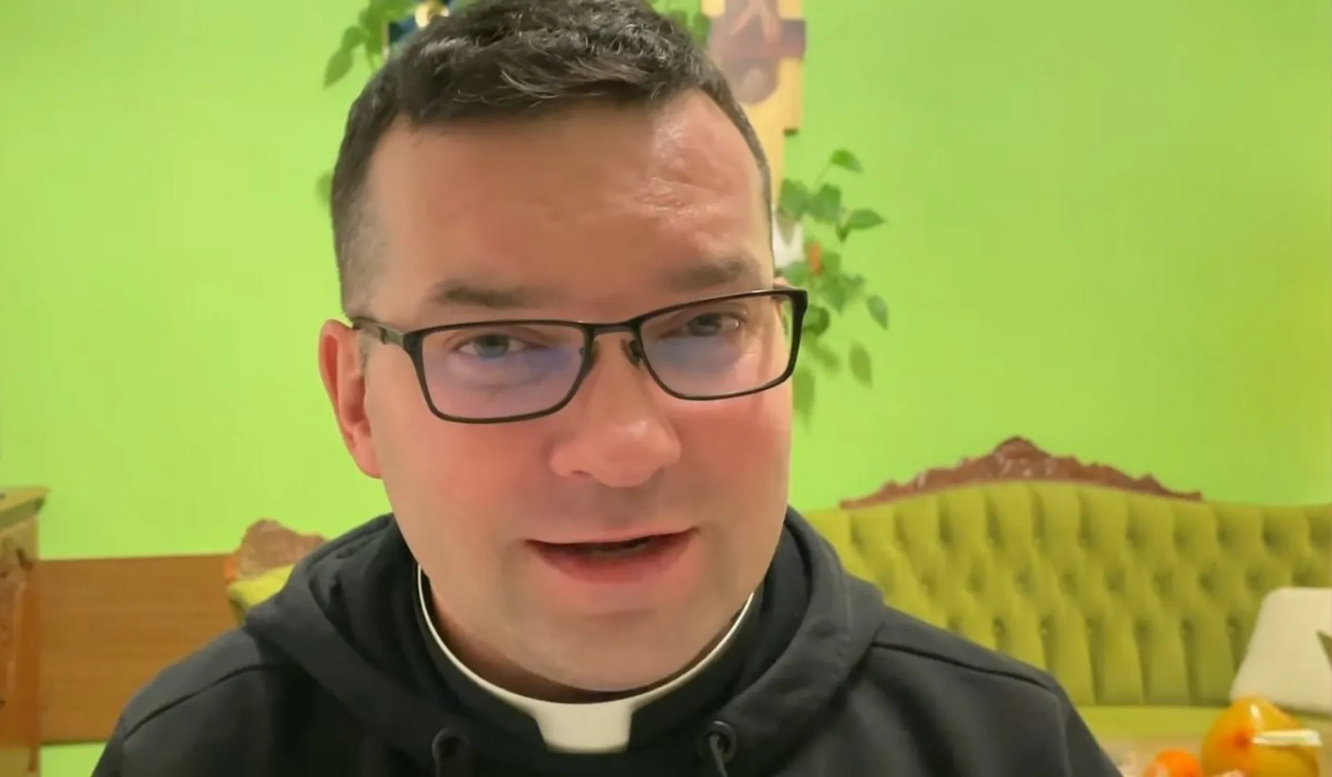 Nastolatka oglądała niestosowne filmy. Ksiądz zareagował, fot. YouTube/@piotrjarosiewicz519