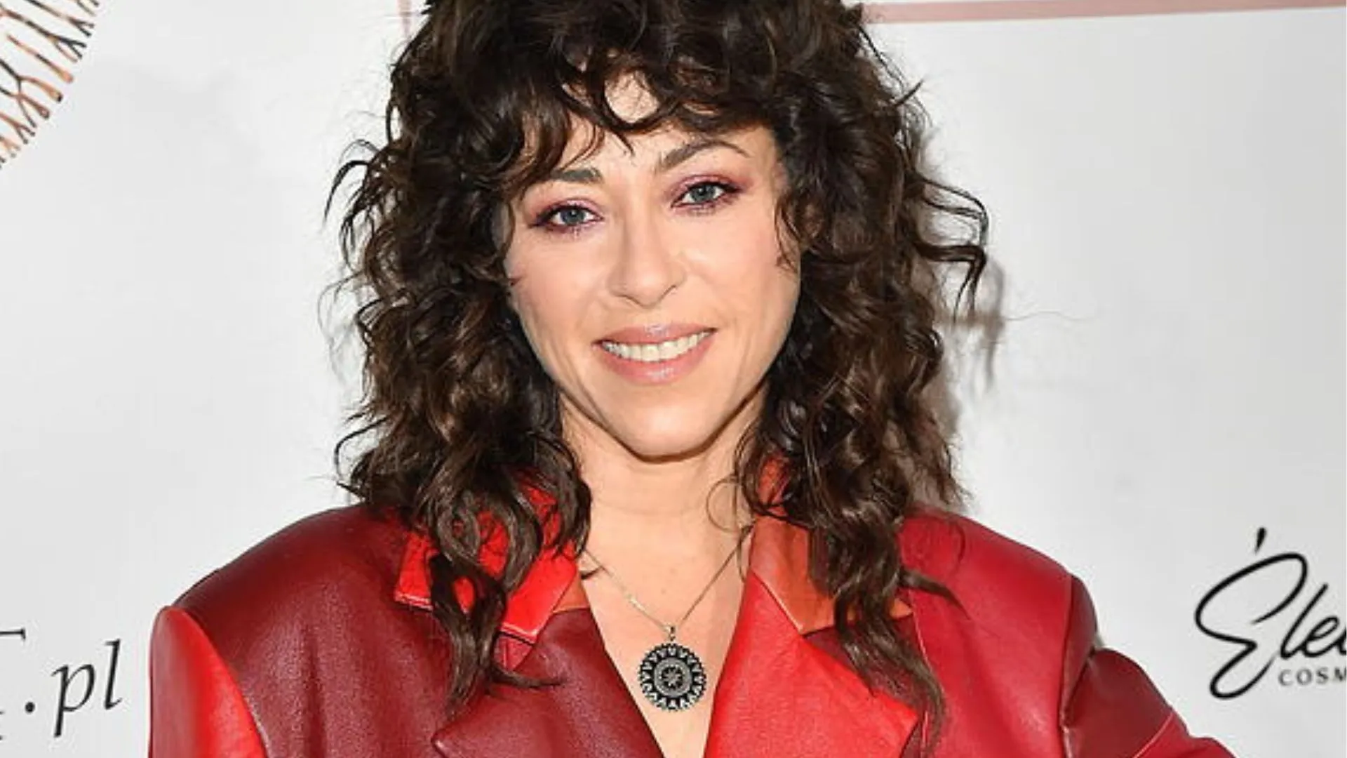 Kukulska po ostrym cięciu. W nowej fryzurze przyszła na premierę