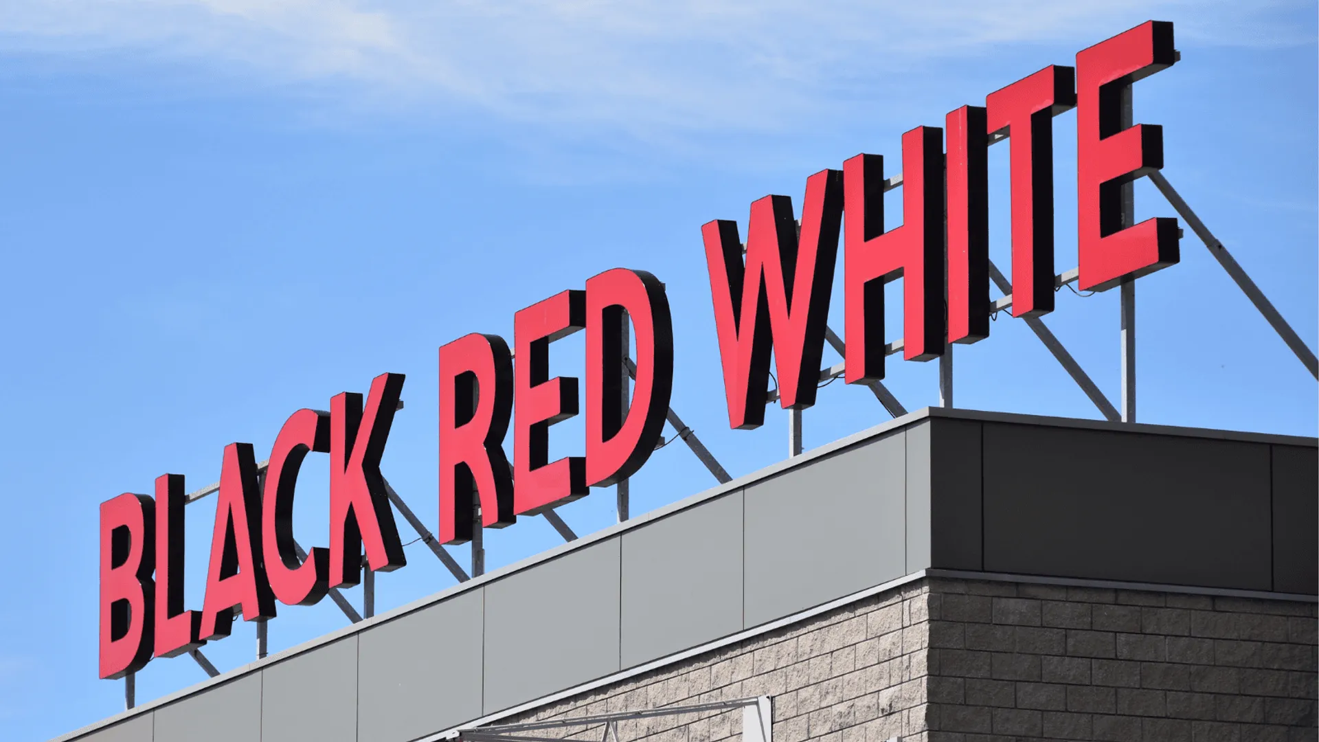 Black Red White wygasza produkcję w Zamościu. Setki osób stracą pracę