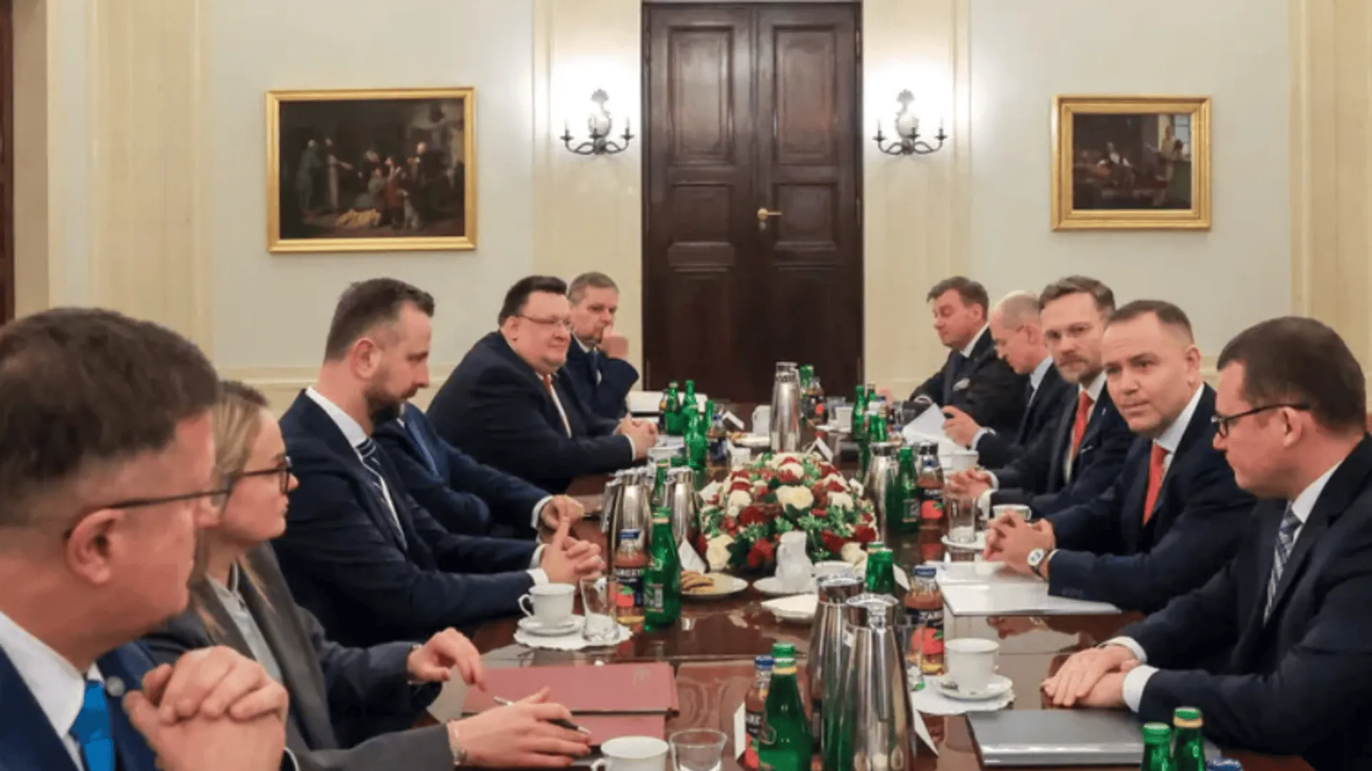 Alarm w Pałacu Prezydenckim. Nawrocki zbiera służby i dostaje kluczowe raporty