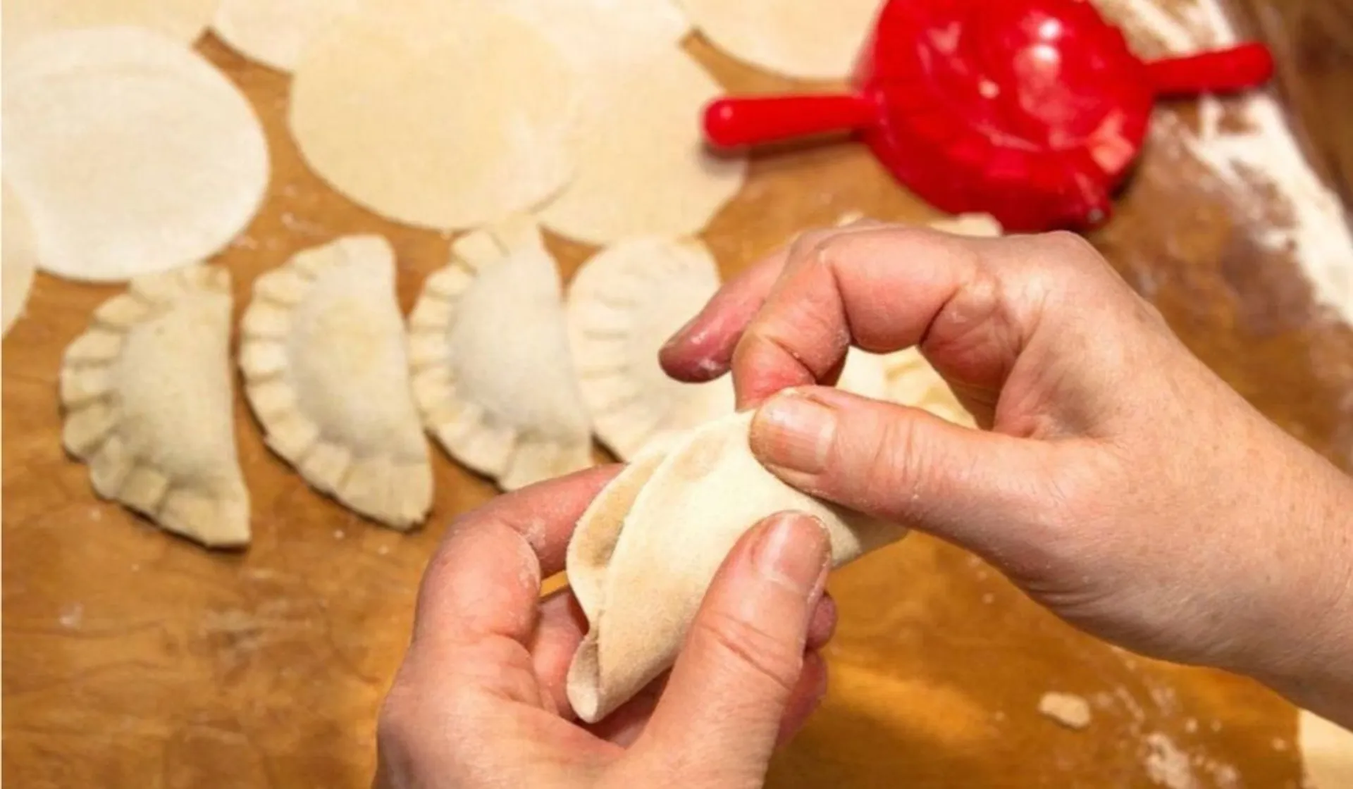 Lepienie pierogów