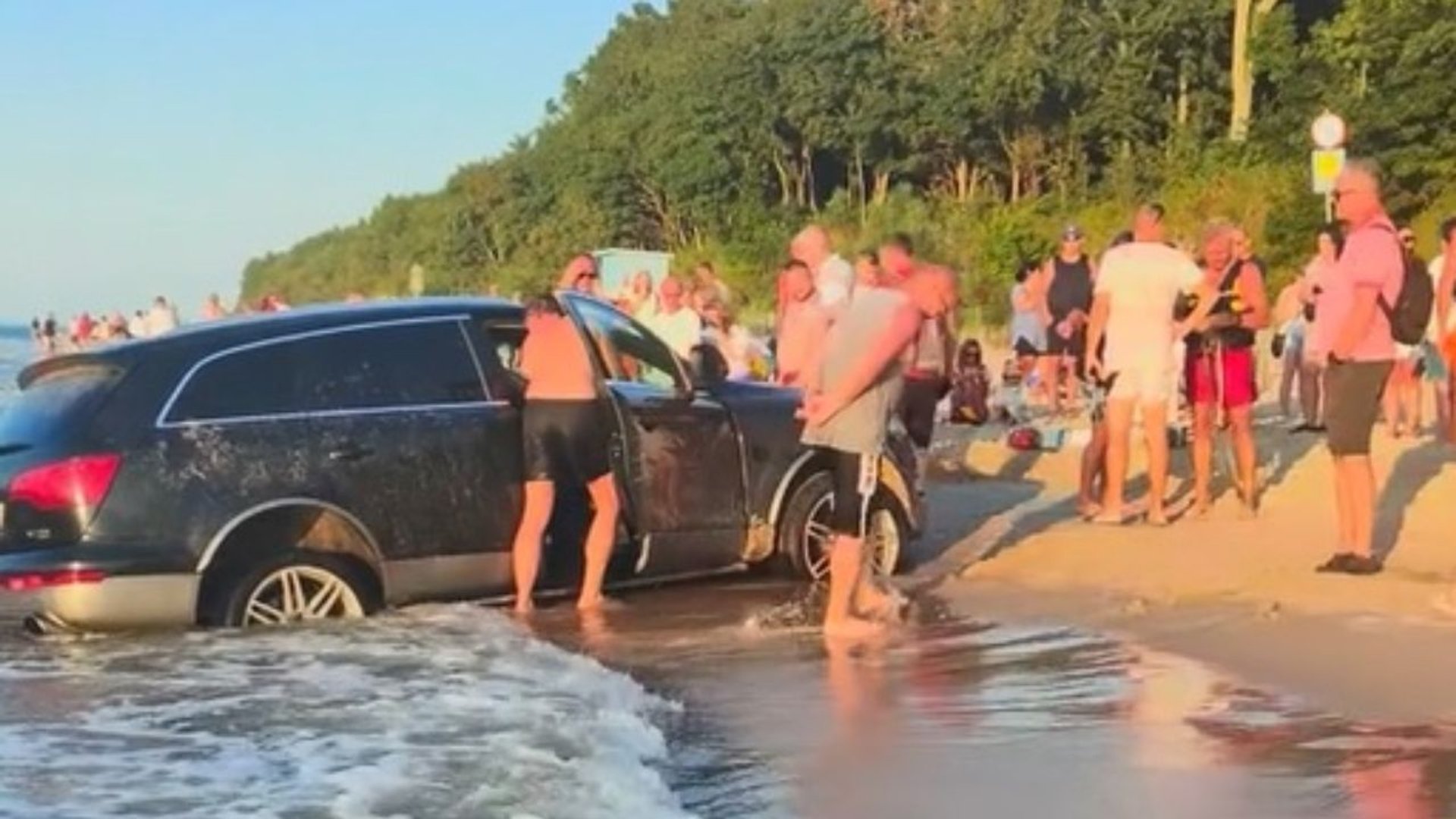 Samochód na plaży