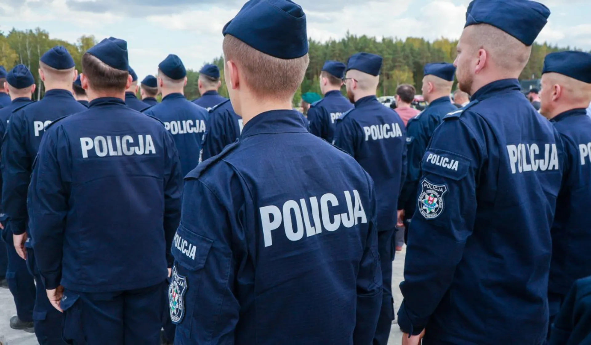Funkcjonariusze policji