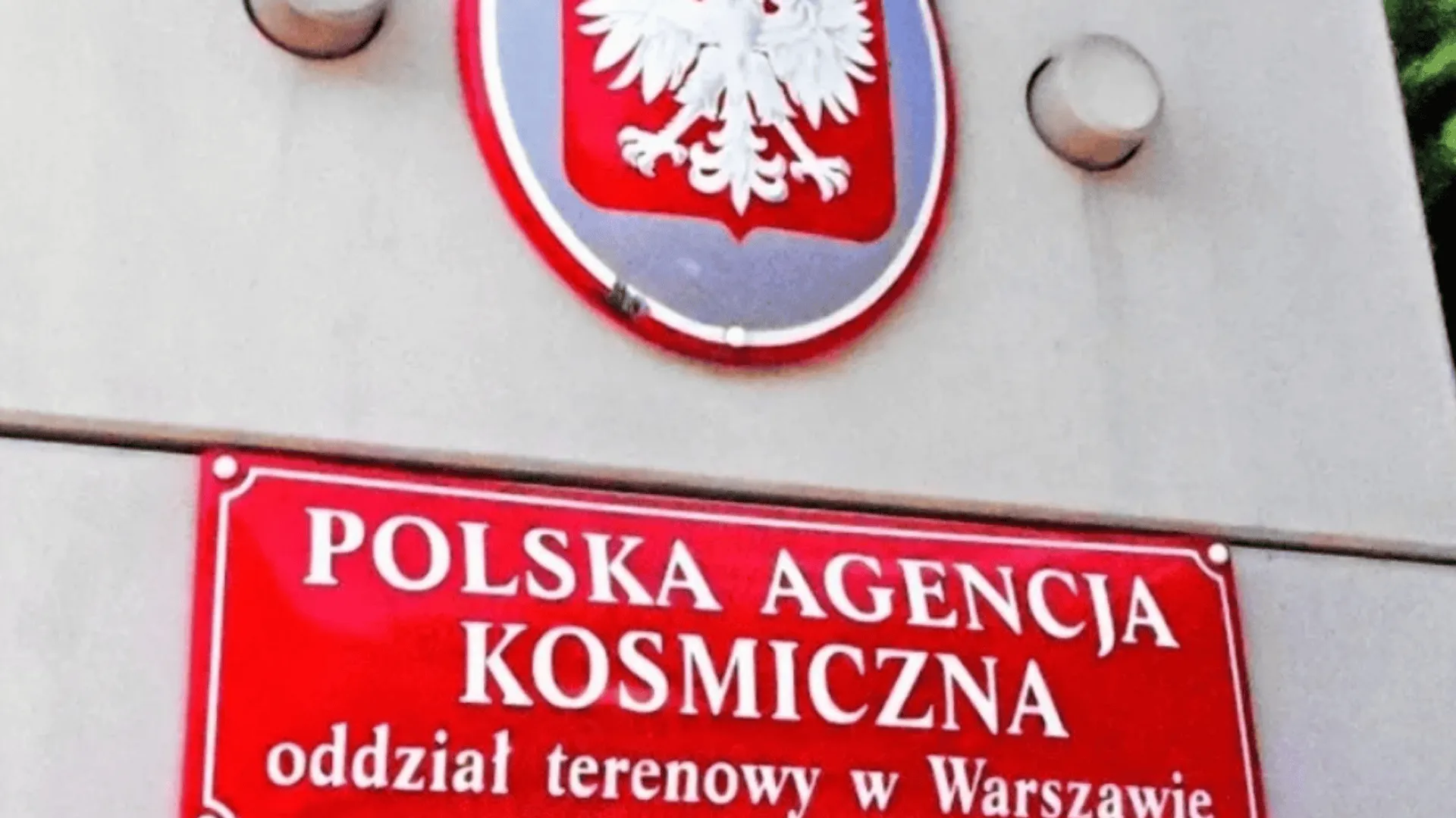 Niebezpieczny obiekt nad Polską! Pilny komunikat służb, ludzie nerwowo patrzą w niebo