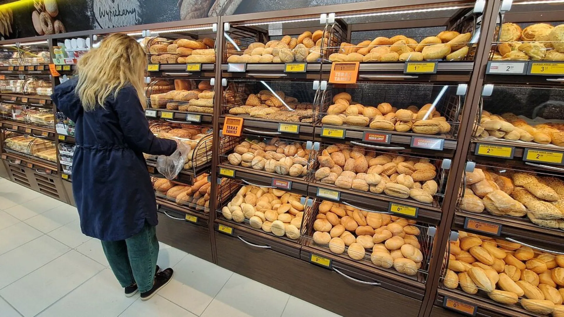 „Pomacał i odłożył”. Klienci dyskontów mają dość