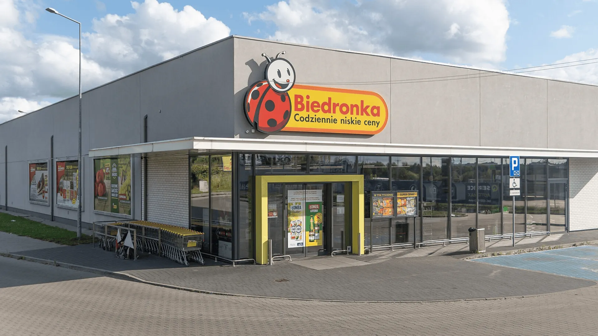 Popularny produkt z Biedronki z groźną bakterią