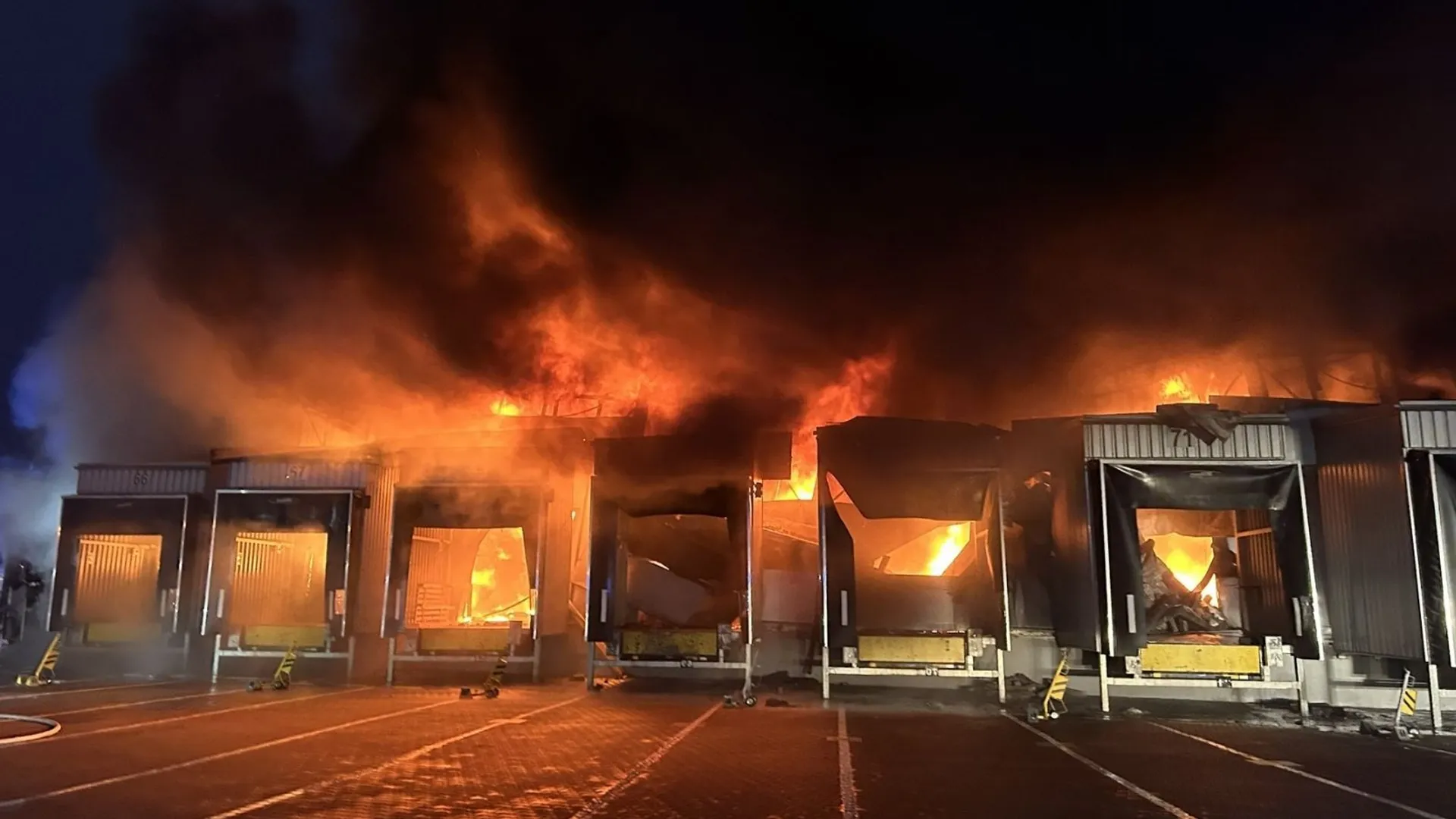 Pożar hali pod Poznaniem, pożar