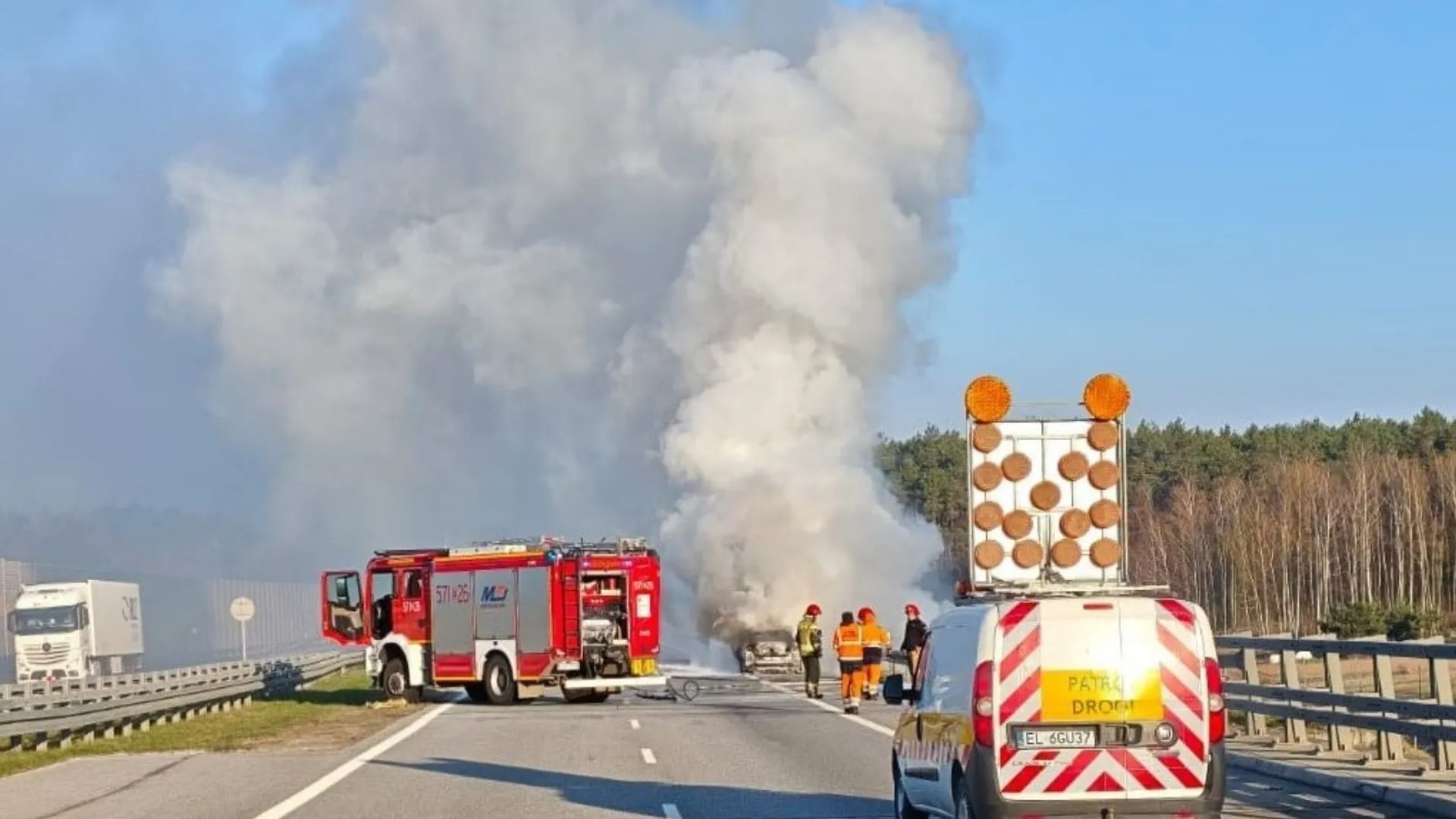 Pożar, S8, wypadek, blokada, utrudnienia