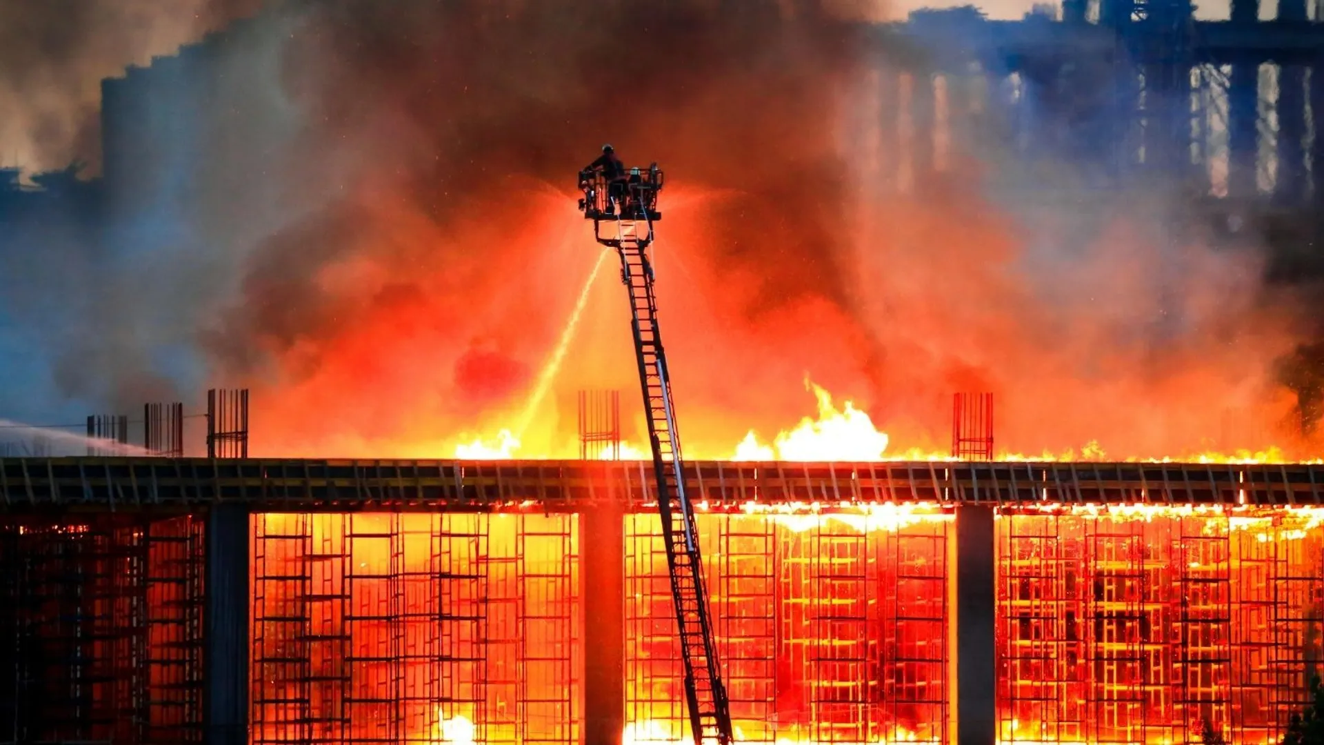 Pożar, budowa, Warszawa