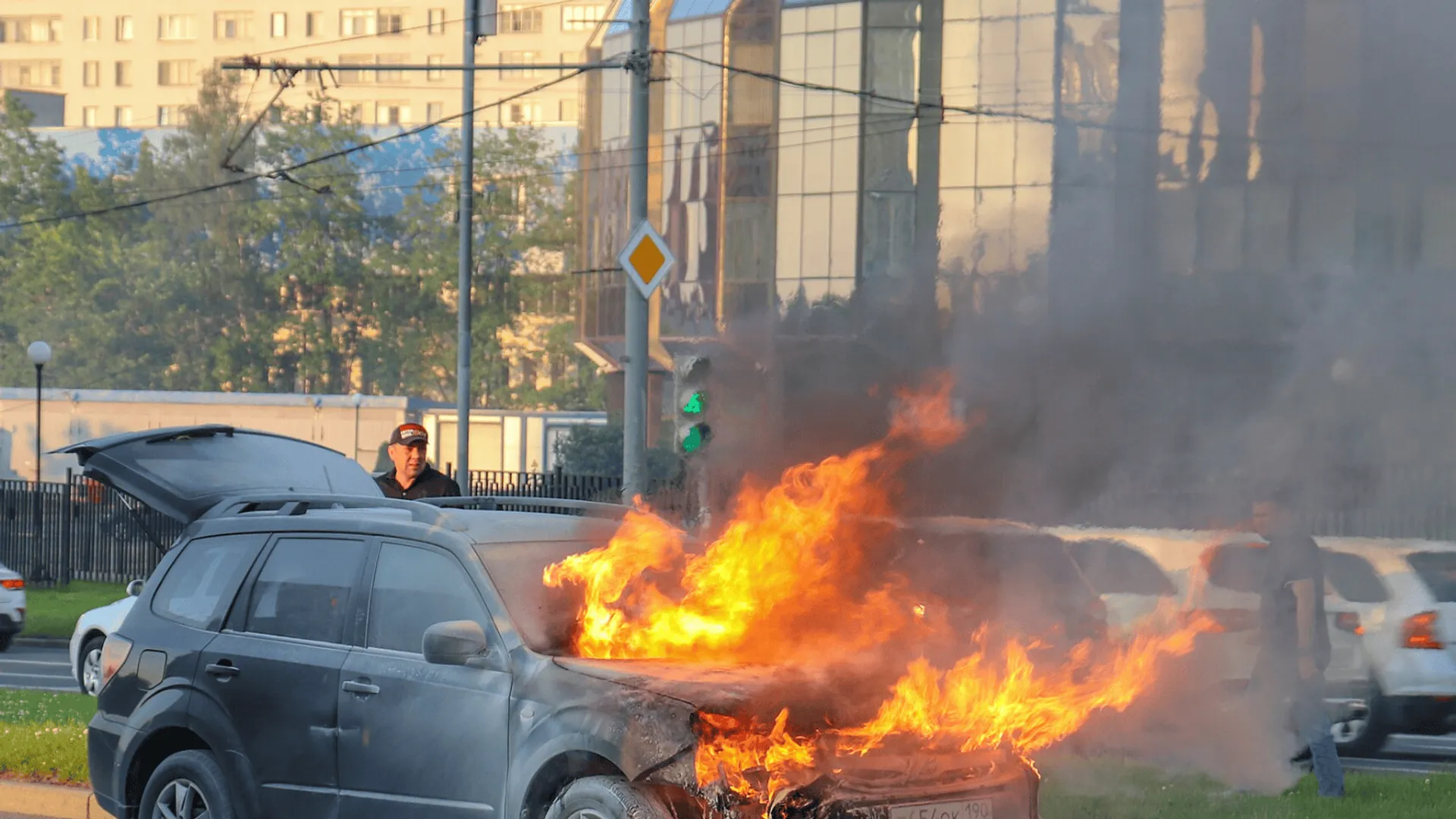 Pożar samochodu na Targówku