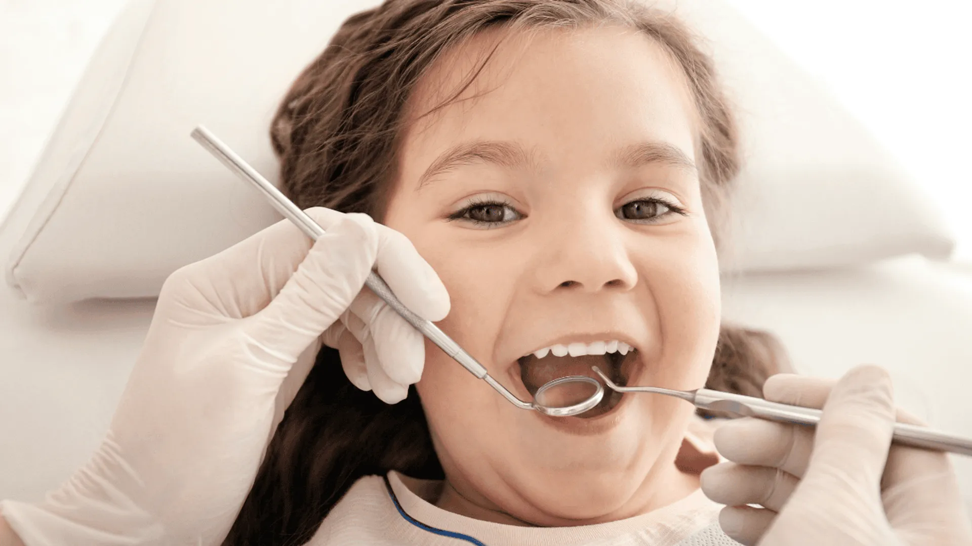 dziecko u dentysty