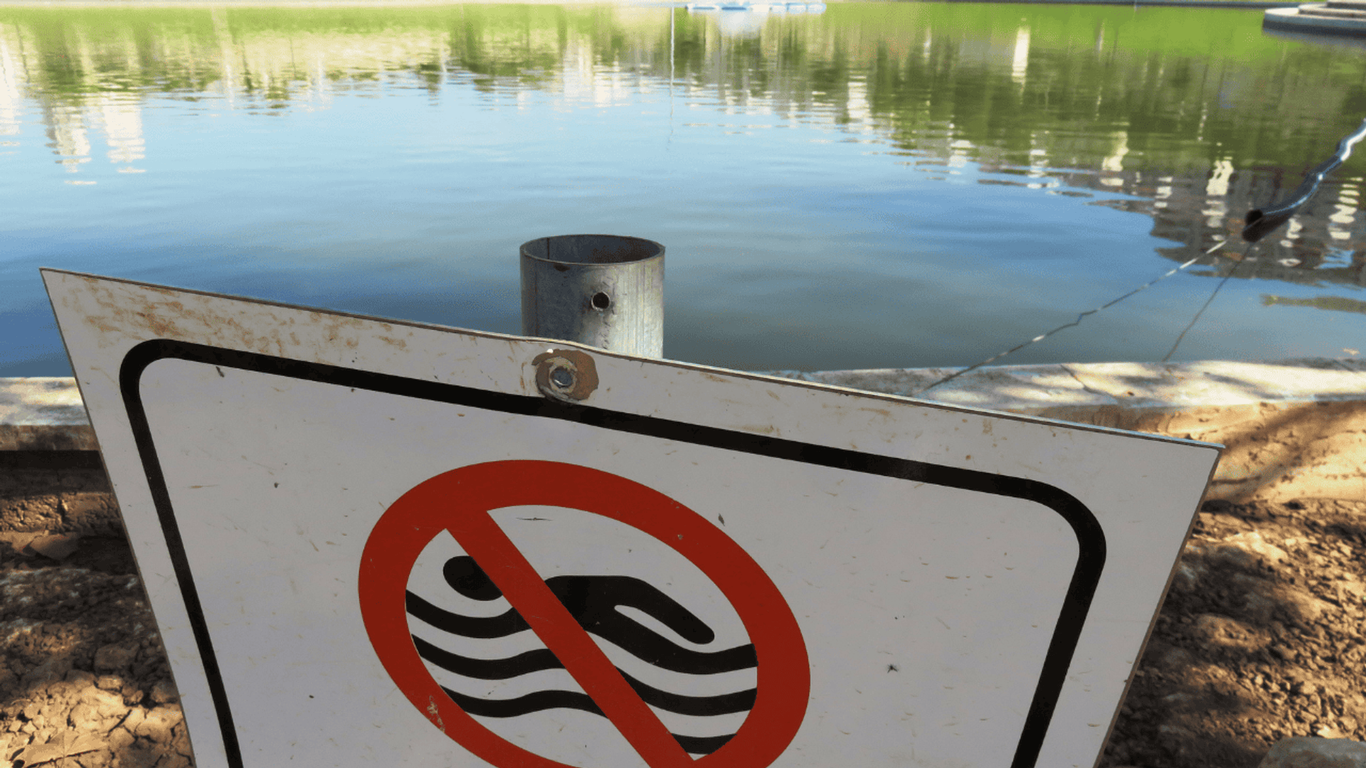 Alert RCB. Zakaz wchodzenia do wody przez cały lipiec