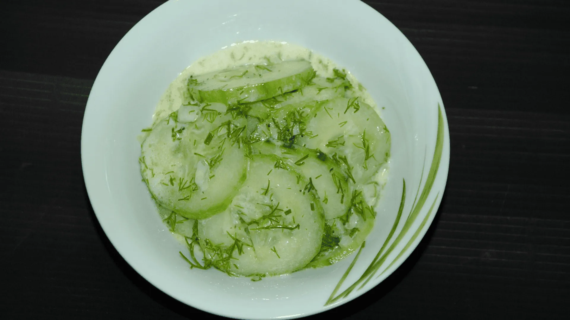 Zaczęłam dodawać to do mizerii. Nie tylko podbija smak, ale i wspiera zdrowie 