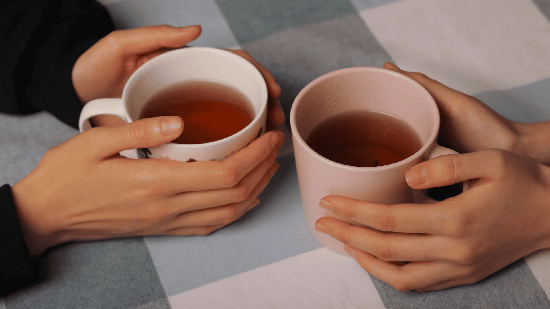 Zielona herbata: naturalny sprzymierzeniec w walce z nadwagą i glukozą