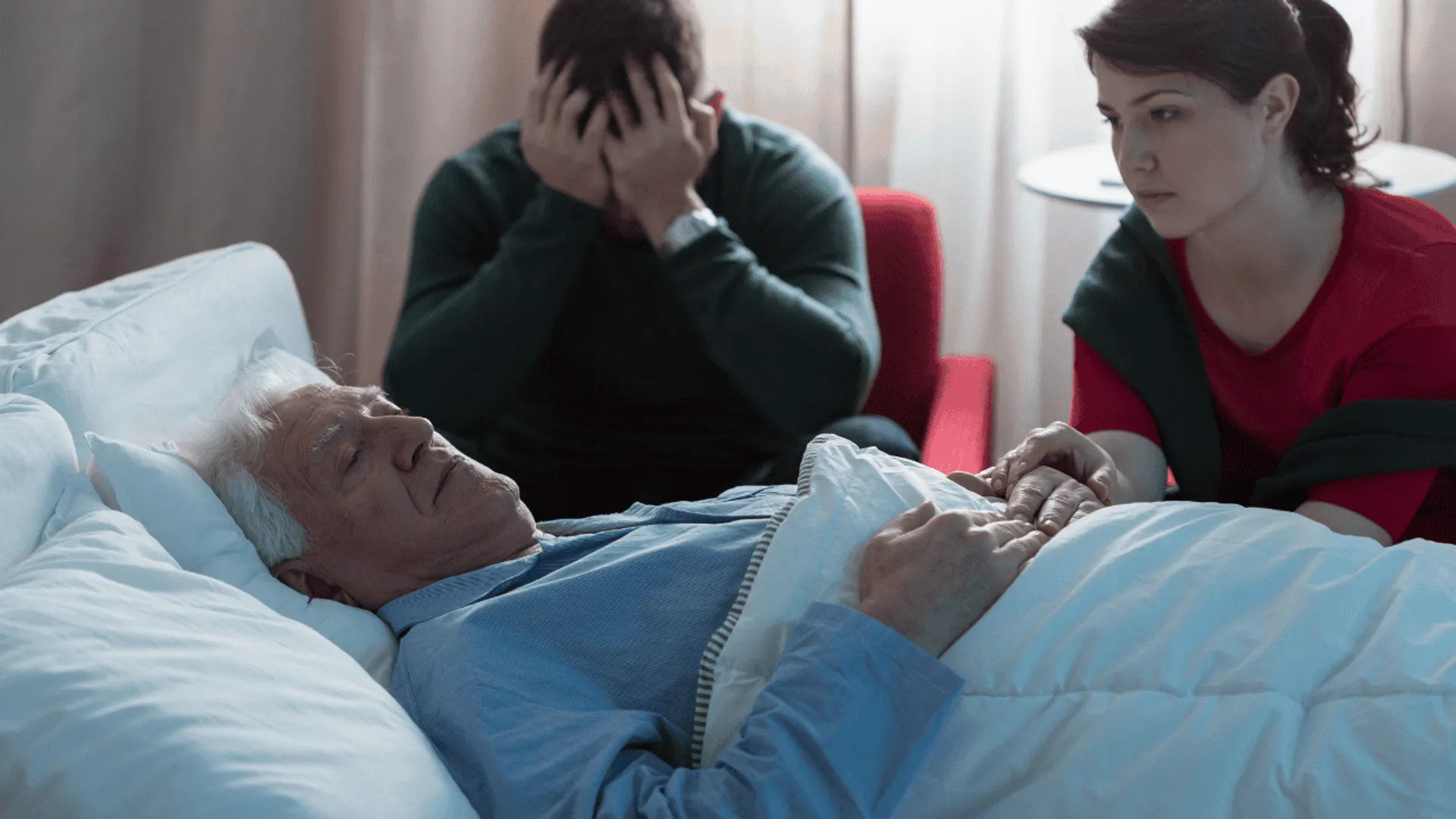 Co dzieje się w mózgu umierającej osoby? Zrozumienie procesów końca życia