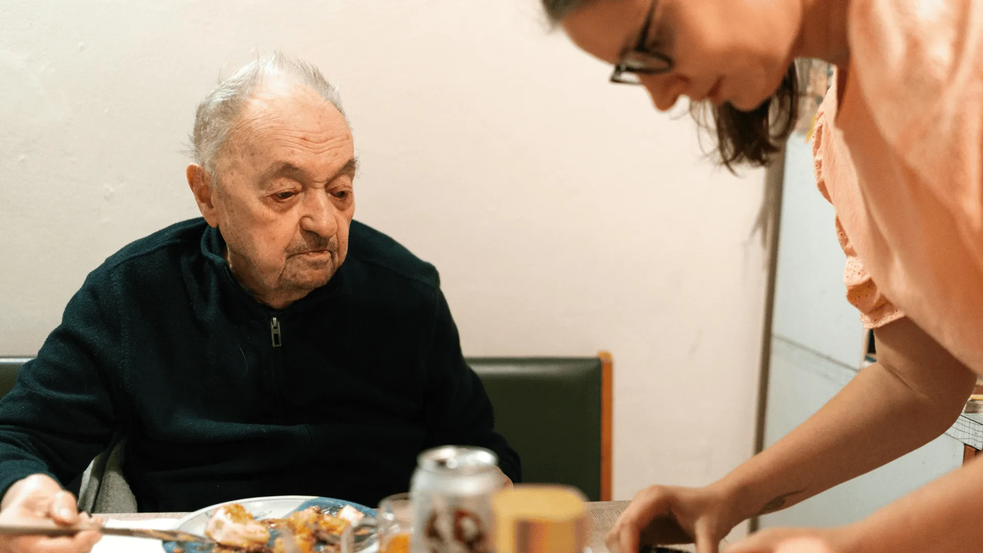 Szybka sytość przy jedzeniu? Sprawdź żołądek i zyskaj czas