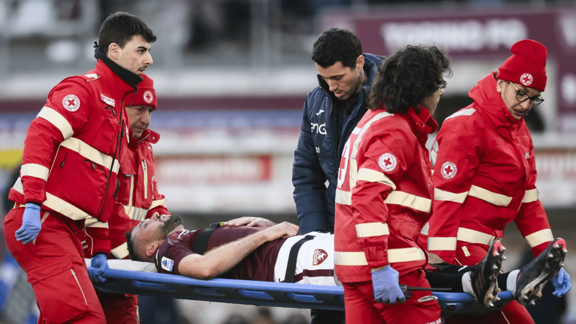 Piłkarz reprezentacji Polski zasłabł podczas meczu. Prosto z boiska trafił do szpitala