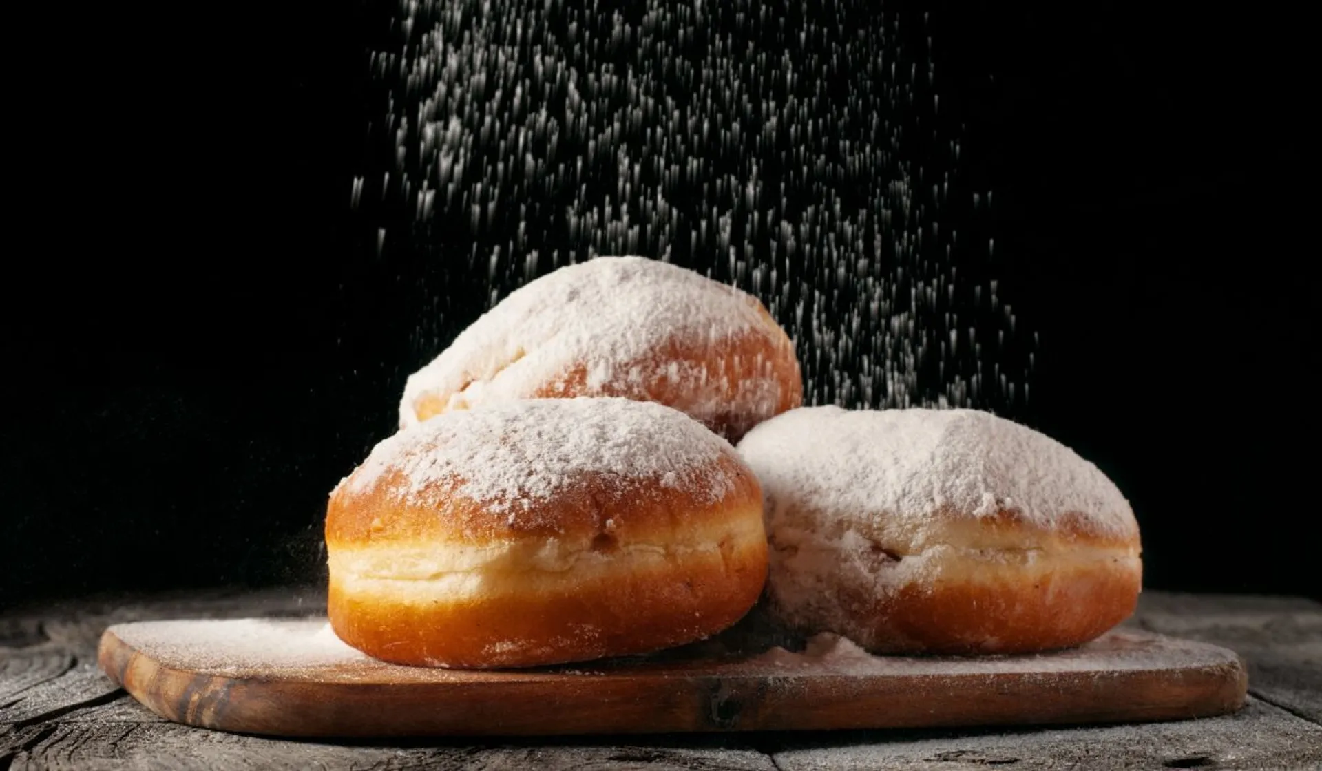 pączki z cukrem pudrem