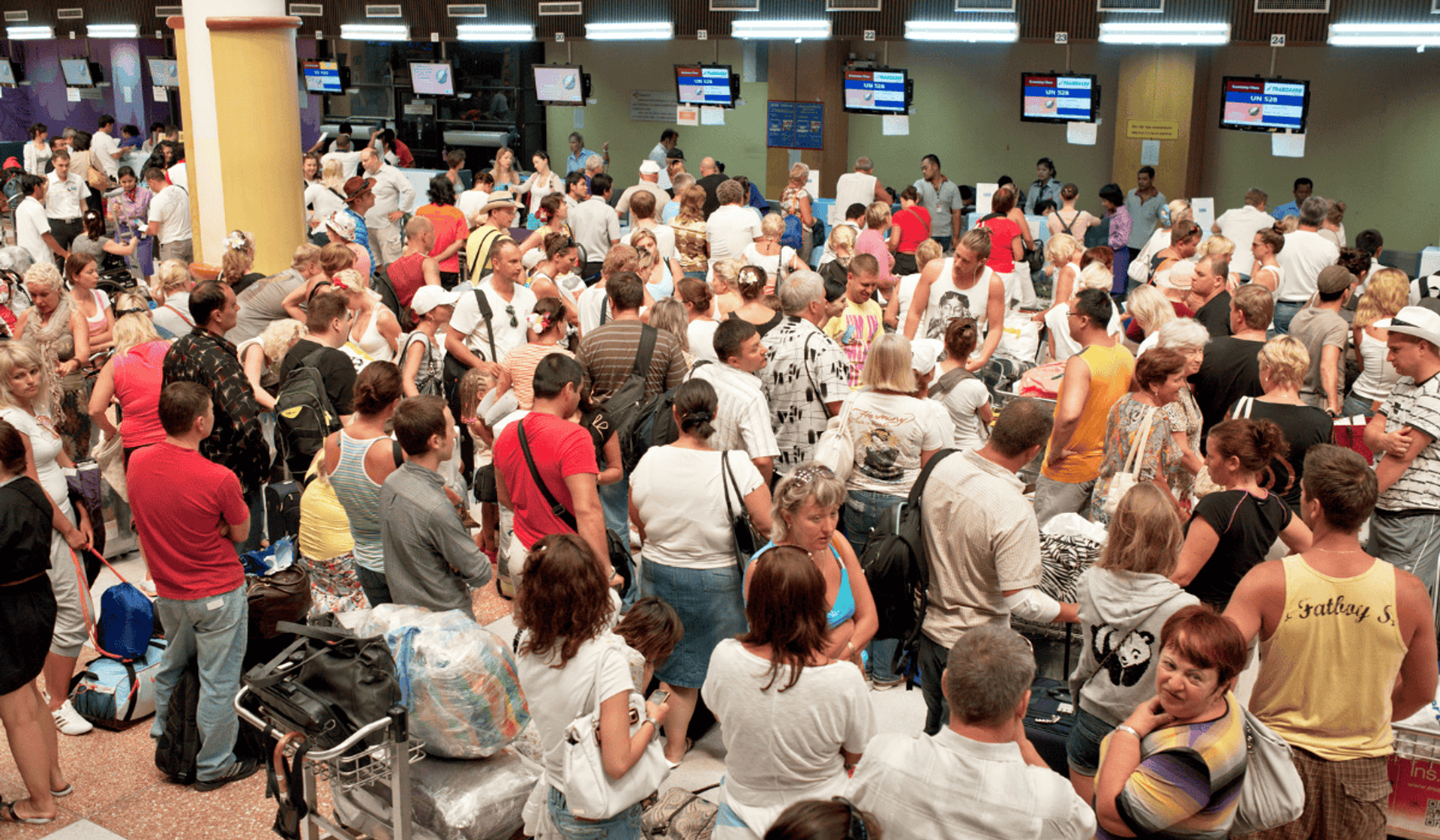Tłum na lotnisku