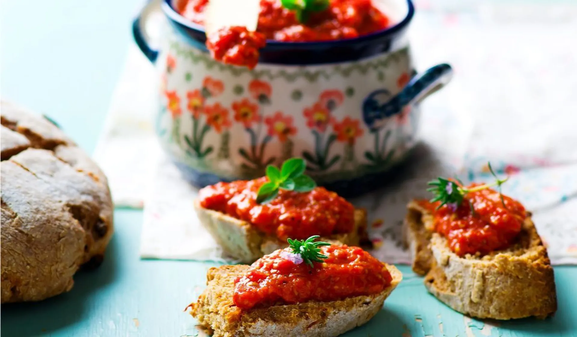 pasta z papryki z chlebem