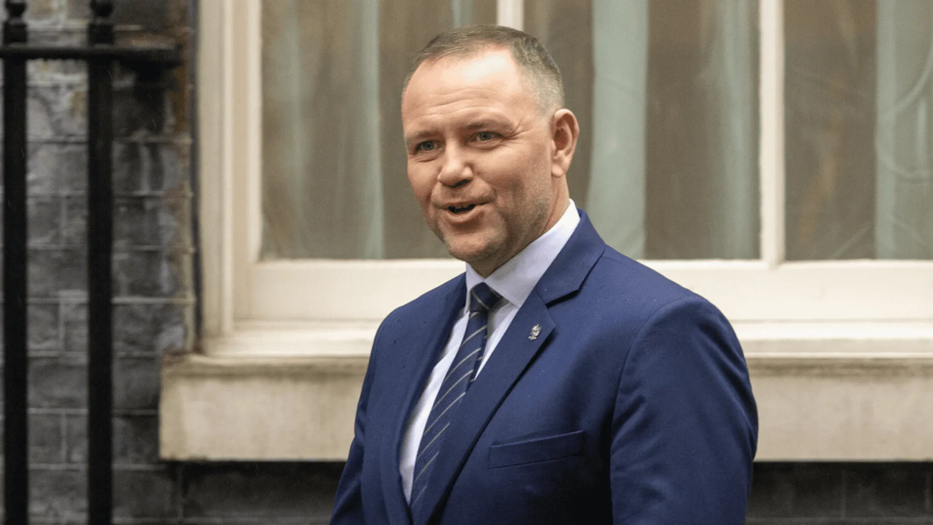 Prawie doszło do wypadku, a Nawrocki głośno się śmiał. Sceny podczas wizyty w Londynie