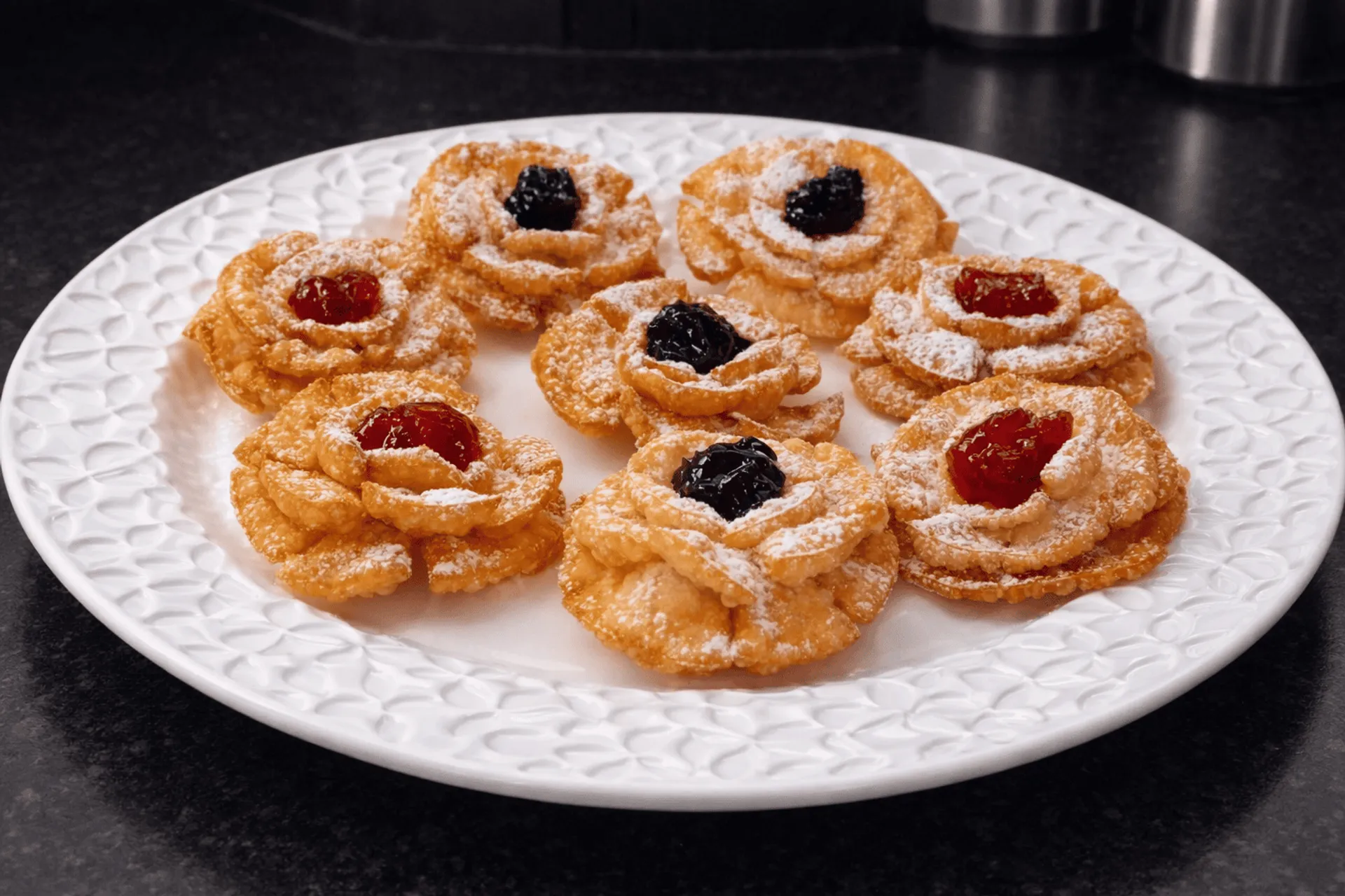 Róże karnawałowe (róże chrustowe) - tradycyjny przepis na karnawał i Tłusty Czwartek