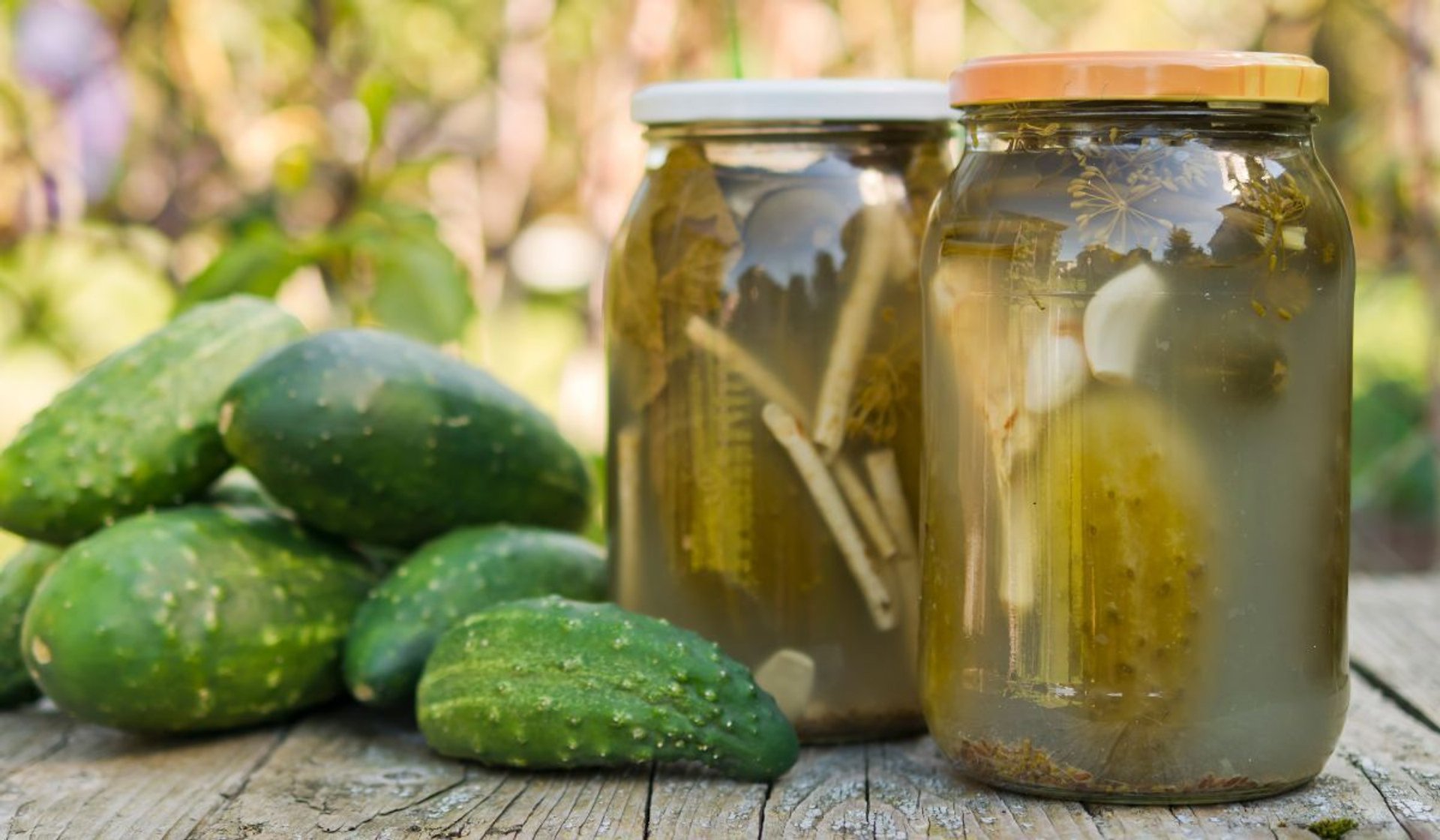 Co zrobić, żeby ogórki kiszone nie spleśniały w słoiku? Uratuje je 1 szczegół