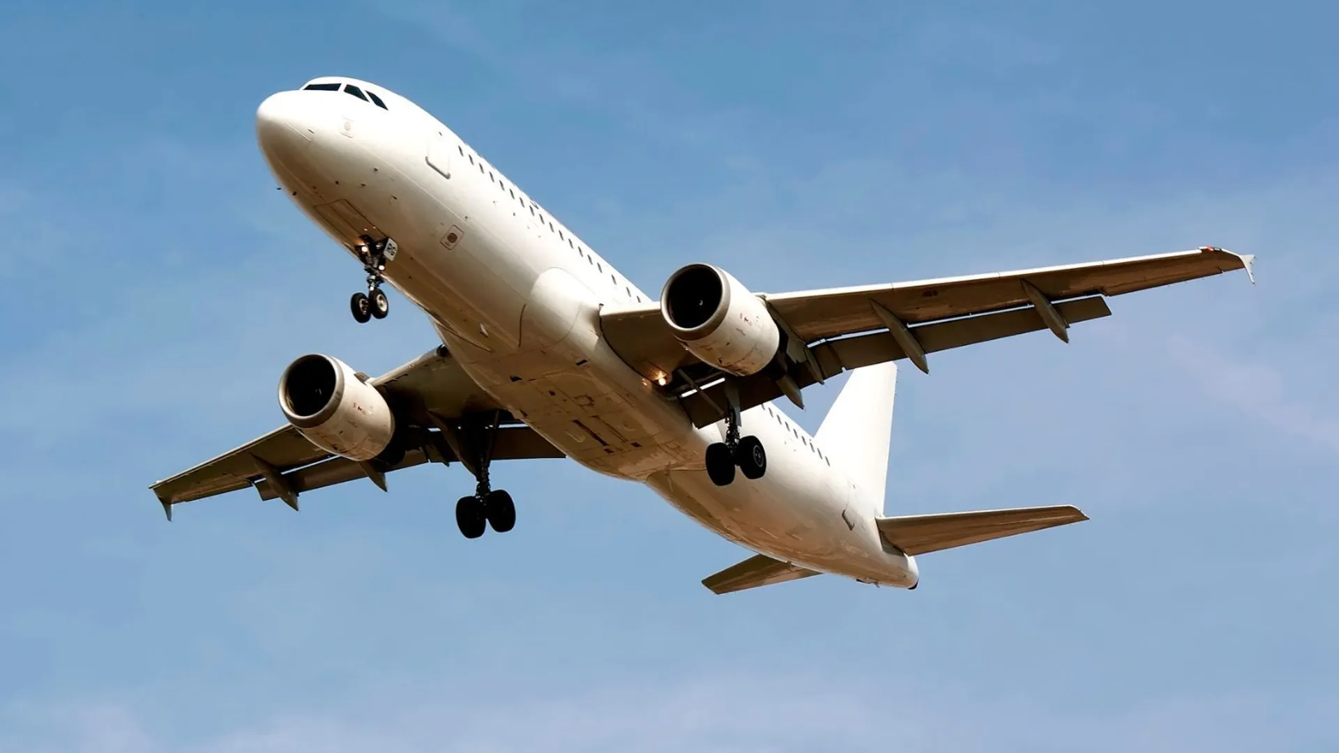 Kolejne cięcia w lotach do Polski. Pasażerowie odczują skutki