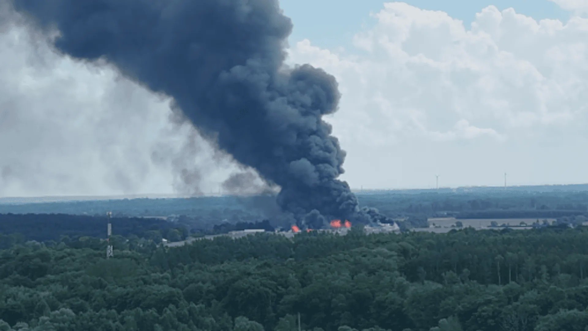 pożar, fabryka, straż pożarna