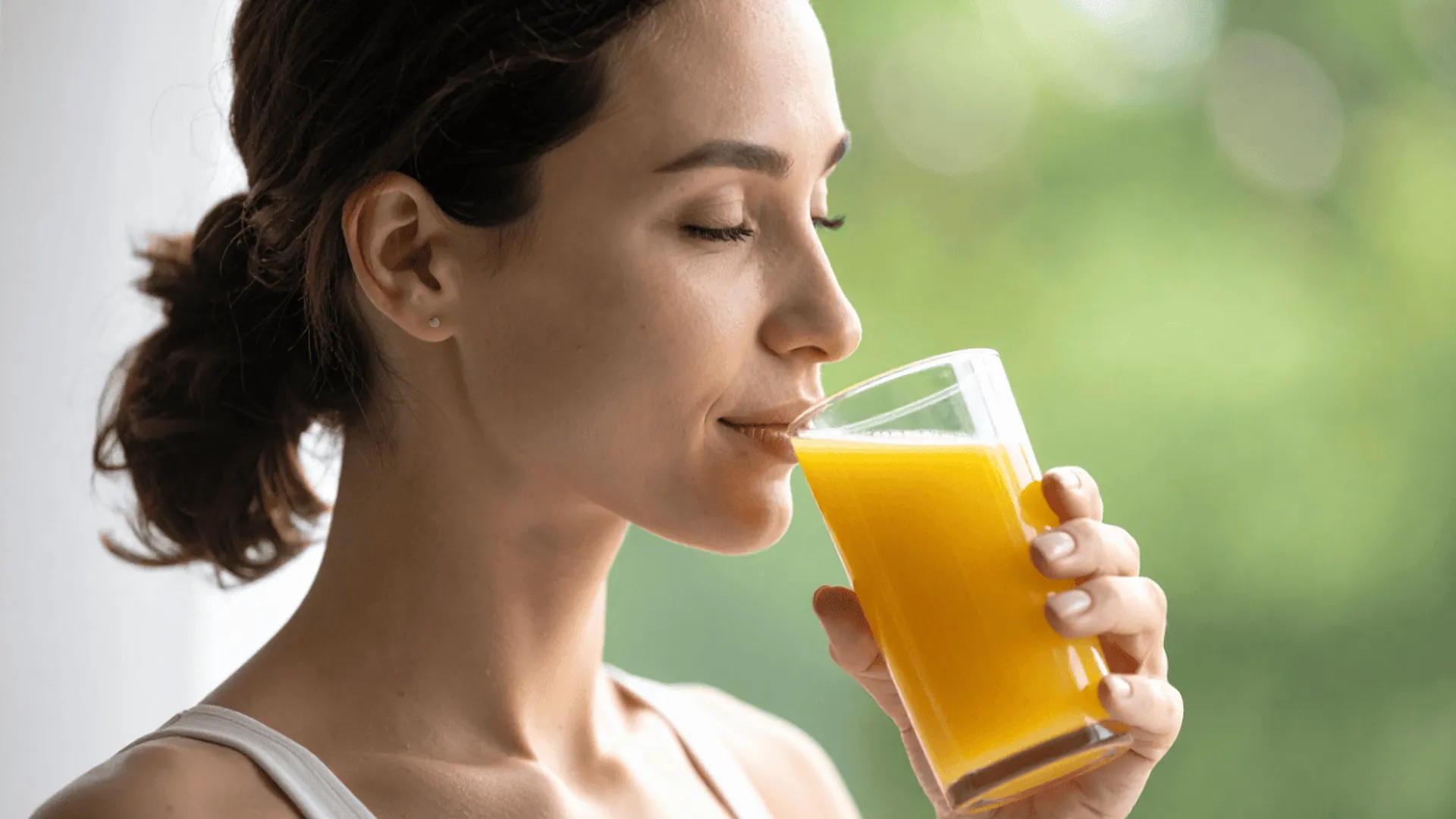 Sok pomarańczowy - zaskakujące korzyści dla serca i mózgu. Jaki 100% sok wybrać i ile pić, żeby nie przesadzić z cukrem?