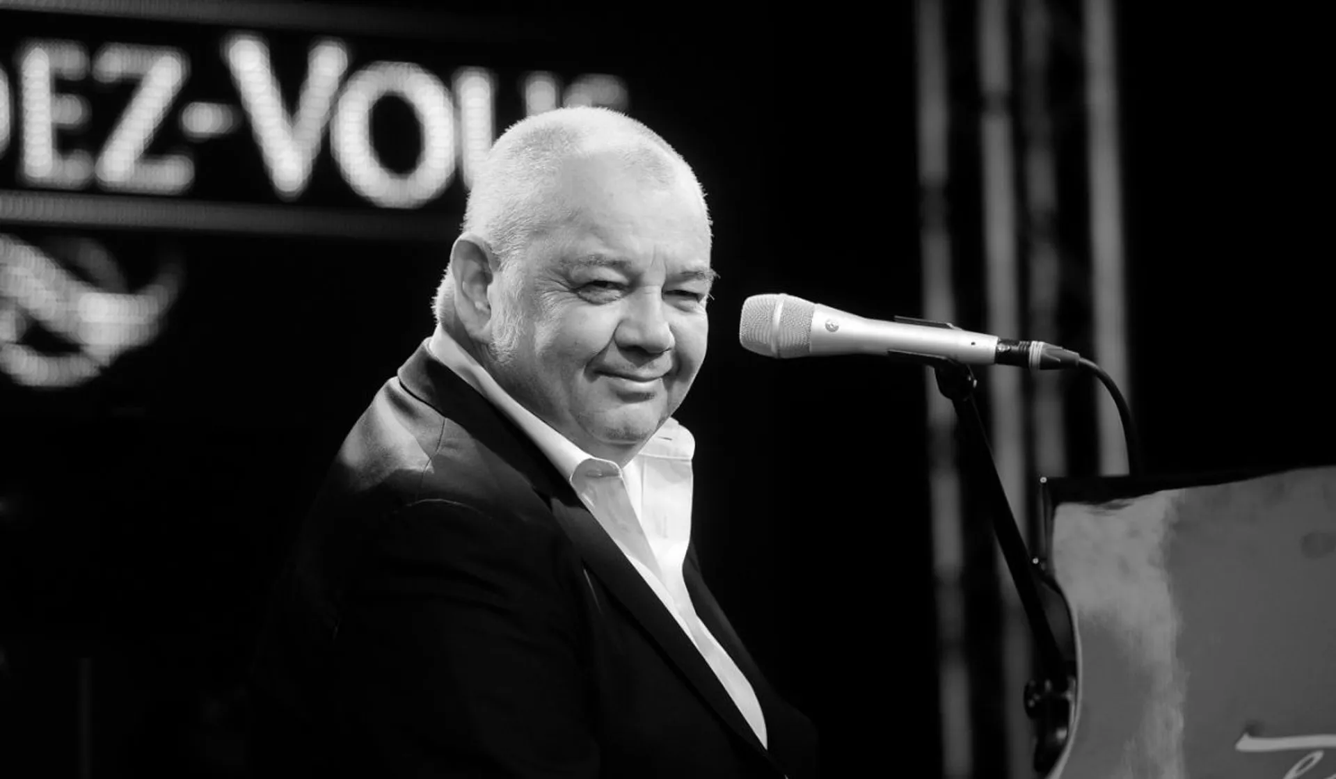 Uśmiechnięty Stanisław Soyka
