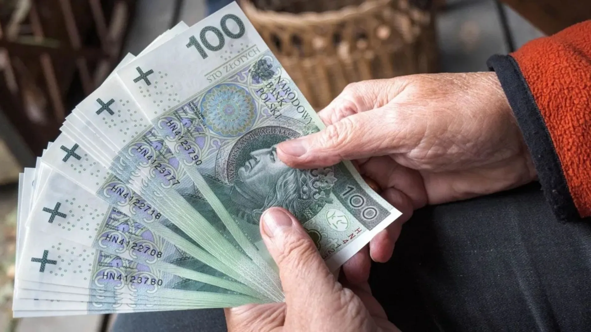 Świadczenie przedemerytalne, 2 warunki, 1993,76 zł, 1994 zł, dofinansowanie, seniorzy, emeryci, renciści, renta, emerytura