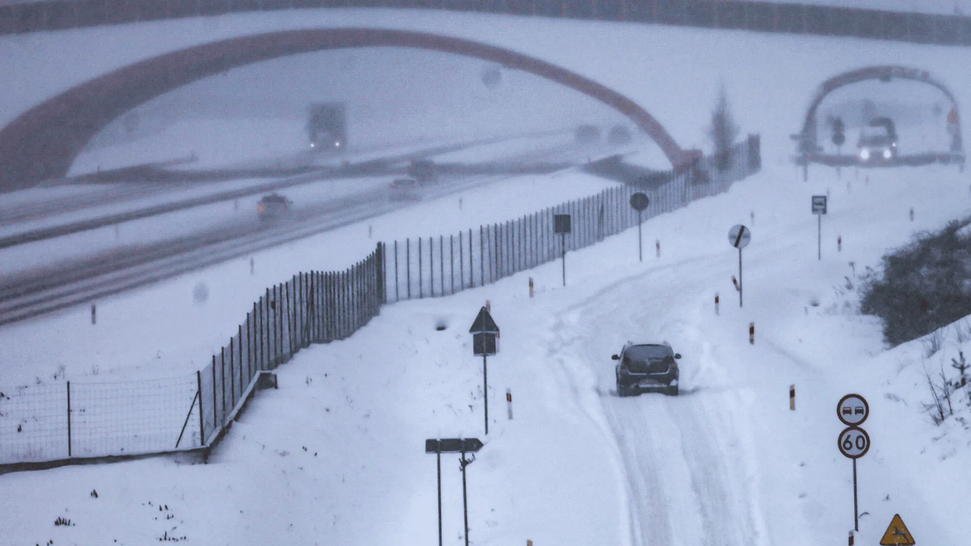 Służby reagują na paraliż S7: ruszyły wzmożone kontrole ciężarówek