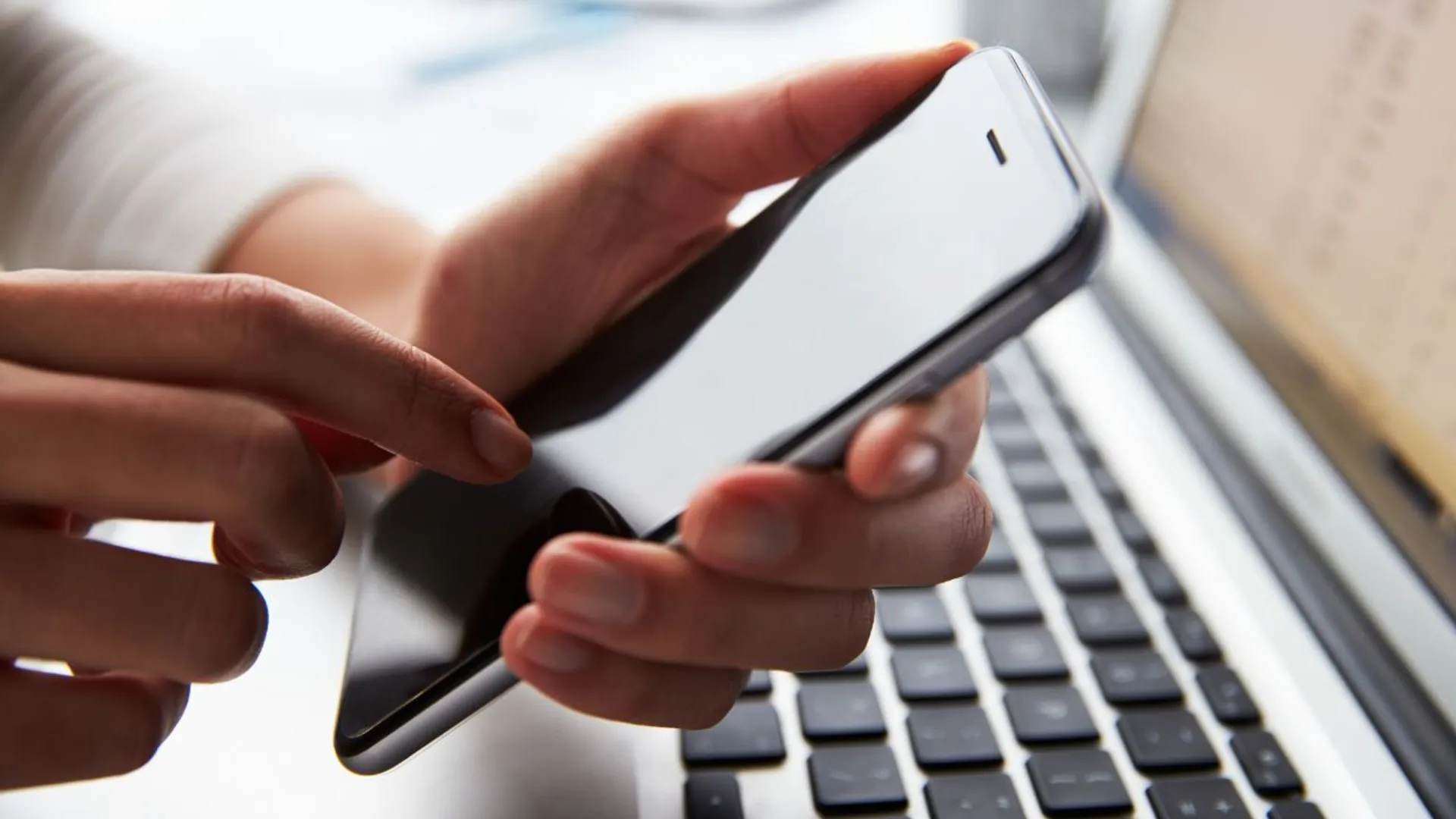 Telefon cyberprzestępstwo