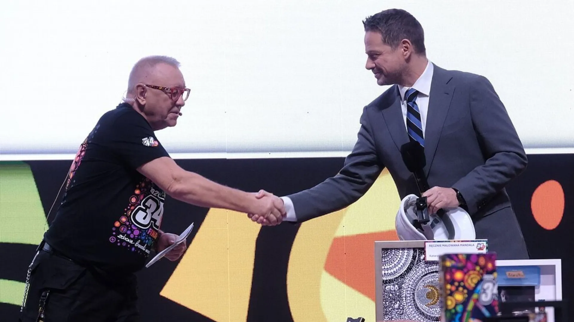 Trzaskowski zaskoczył aukcją na WOŚP. Tego przedmiotu nikt się nie spodziewał