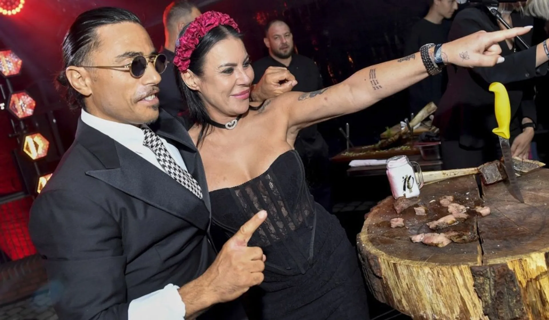 Salt Bae i Agnieszka Poraszka - Kotecka podczas świętowania 10 urodzin Whiskey in the Jar