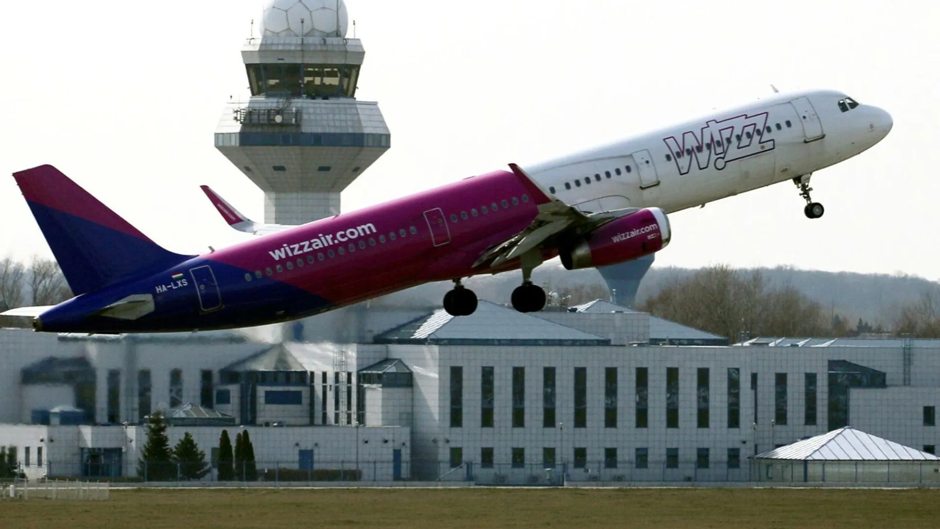 WizzAir, Galicja, Polska, Hiszpania