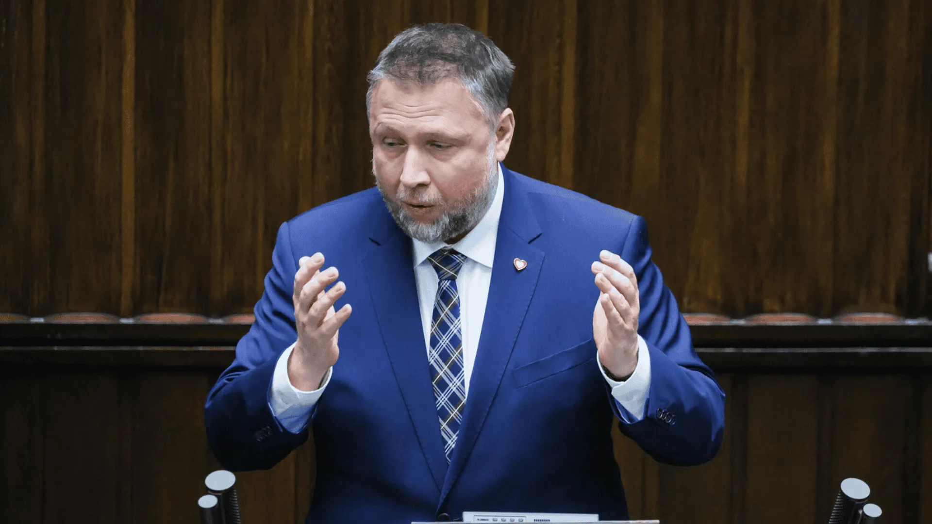 Posiedzenie ledwo się zaczęło, a już awantura. „Jesteście hienami”. W Sejmie zawrzało