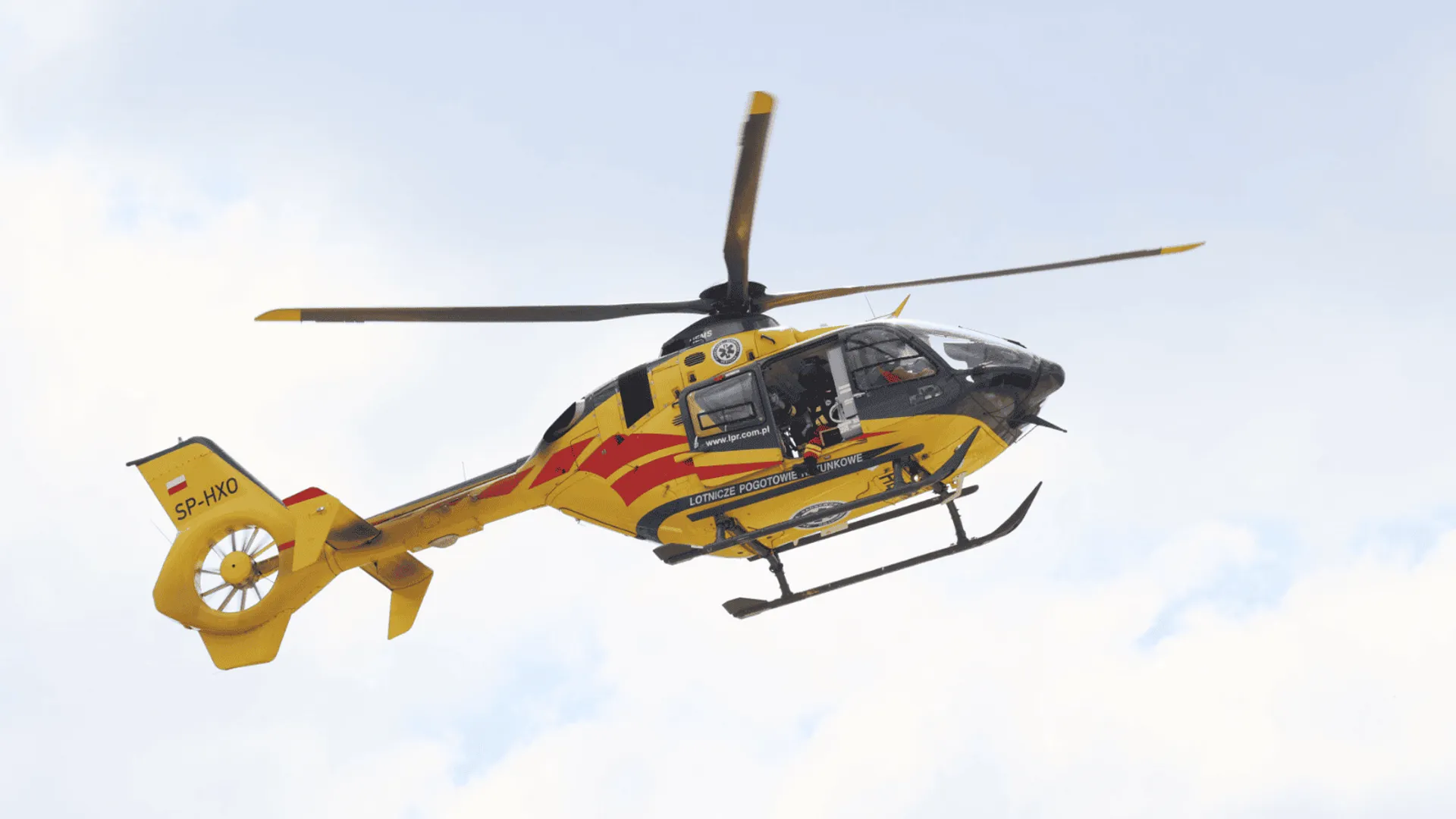 Było tuż przed 13:00. Nie pomógł nawet śmigłowiec LPR, koszmarny wypadek w trakcie pracy