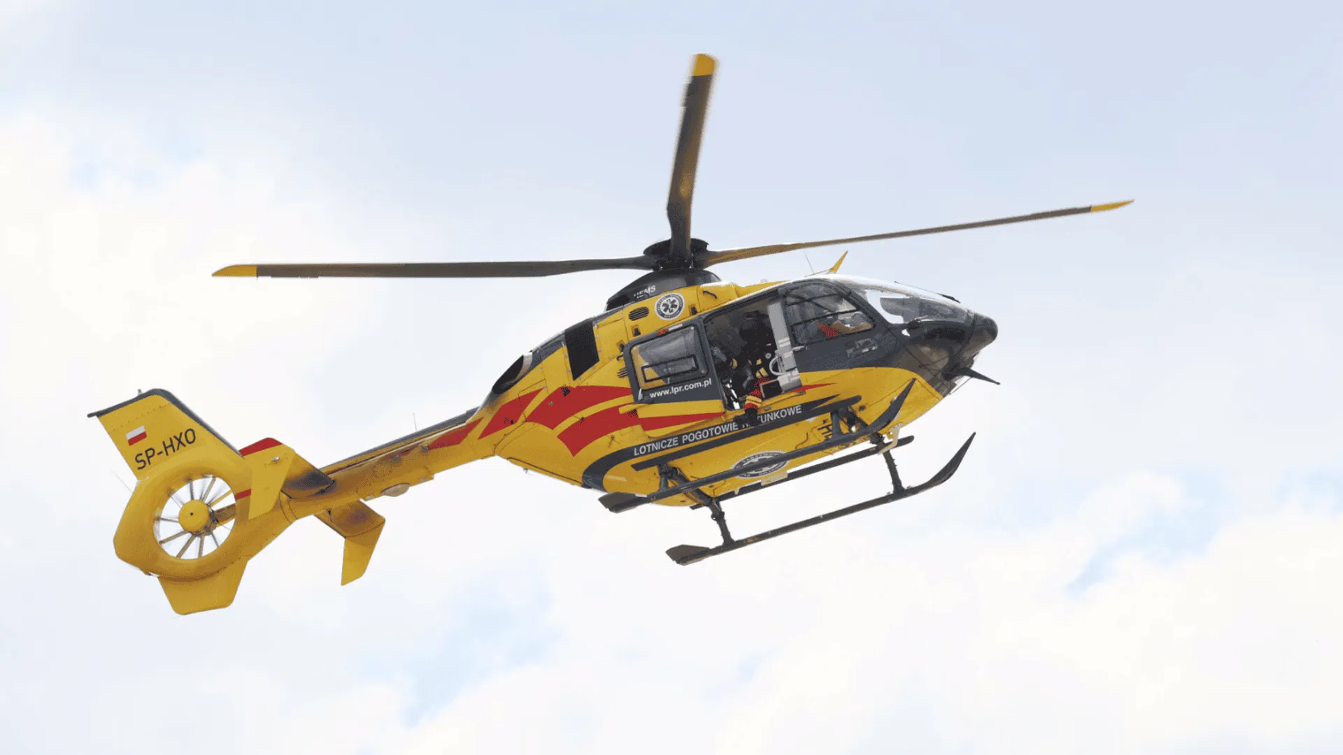 Wypadek w Swornegaciach: 12-latka pod kołami mercedesa. Na miejscu lądował śmigłowiec LPR