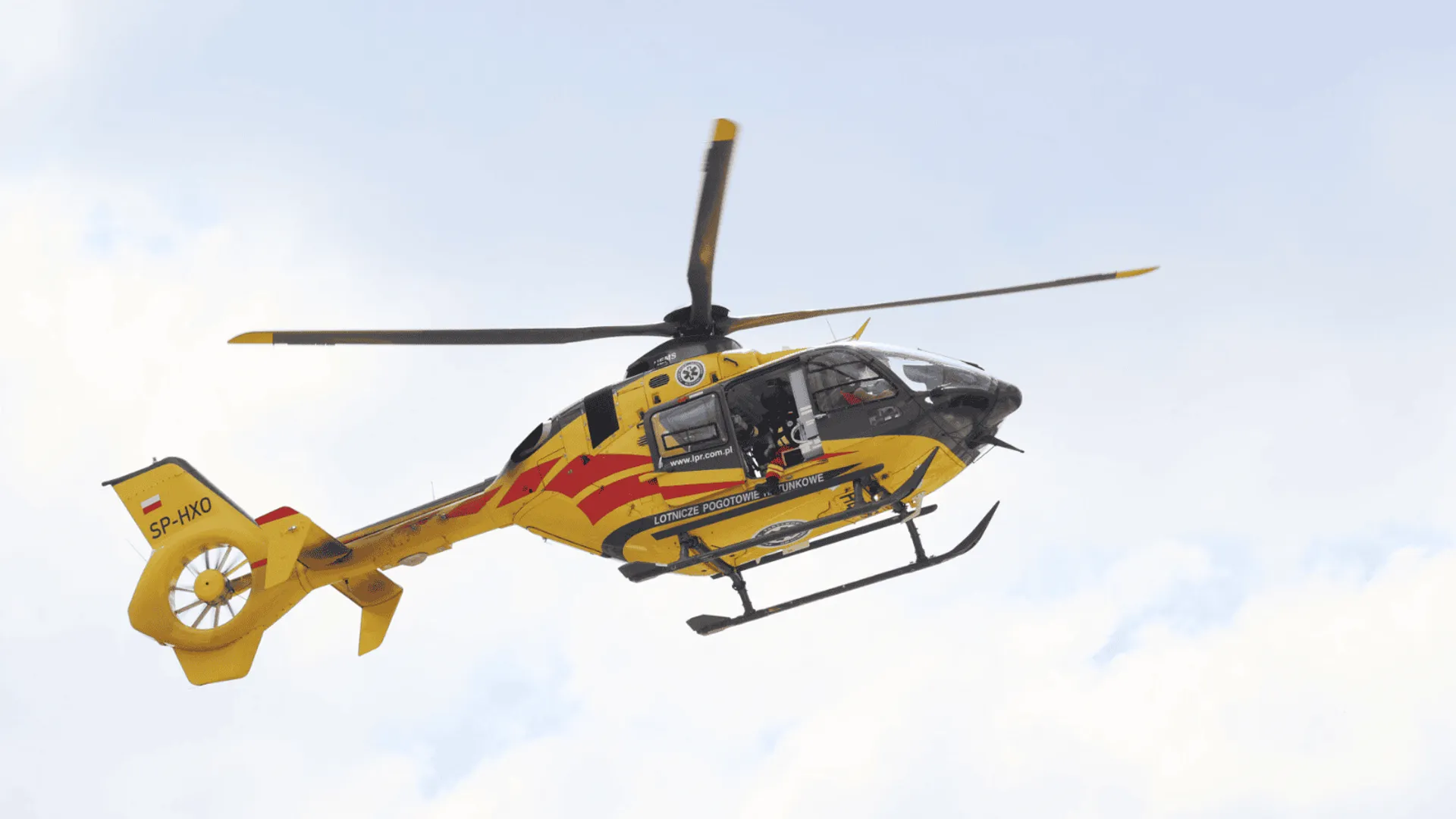 Wypadek z udziałem autobusu szkolnego w Woli Skarbkowej. Sześć osób rannych