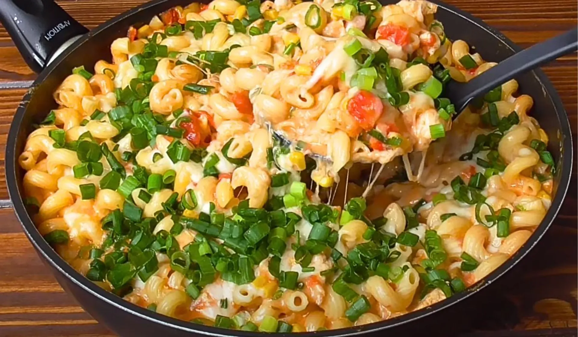 obiad z makaronu i kurczaka 