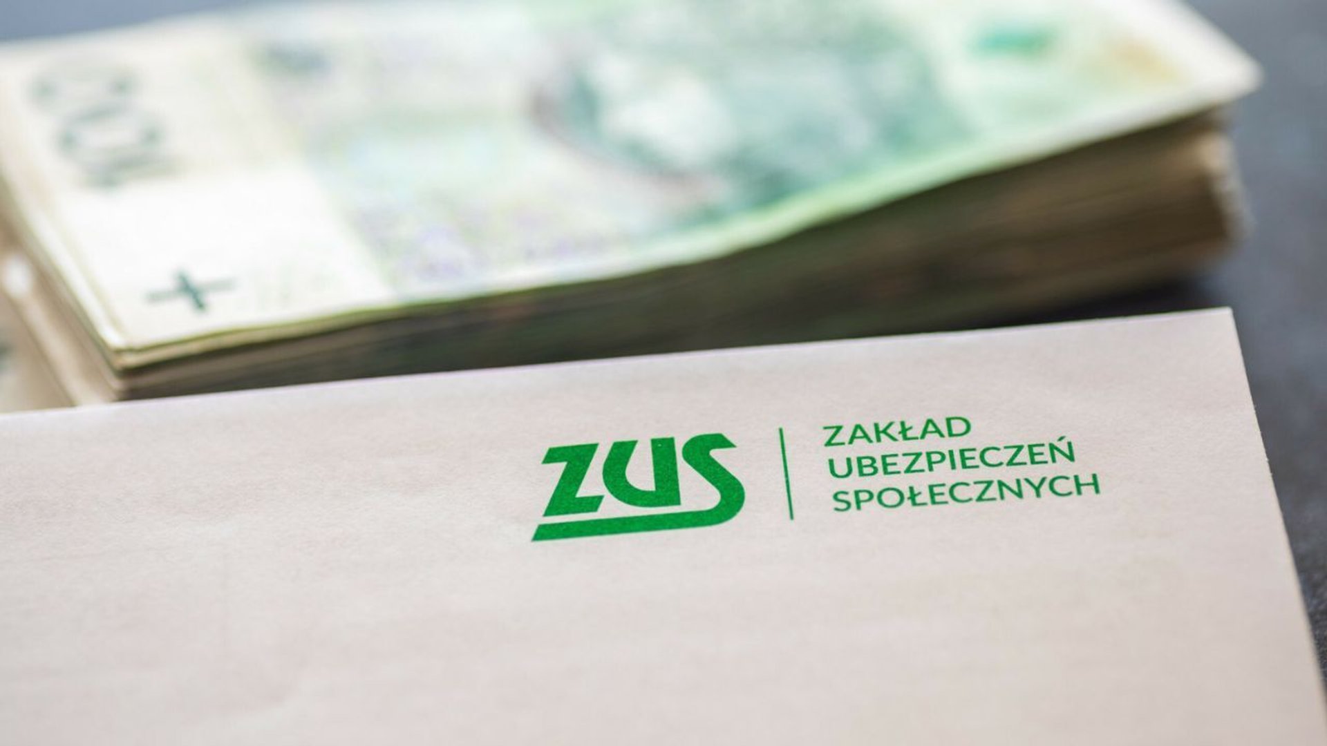 Mniej wniosków o nowe świadczenie, a ZUS wypłaca średnio 300 zł co