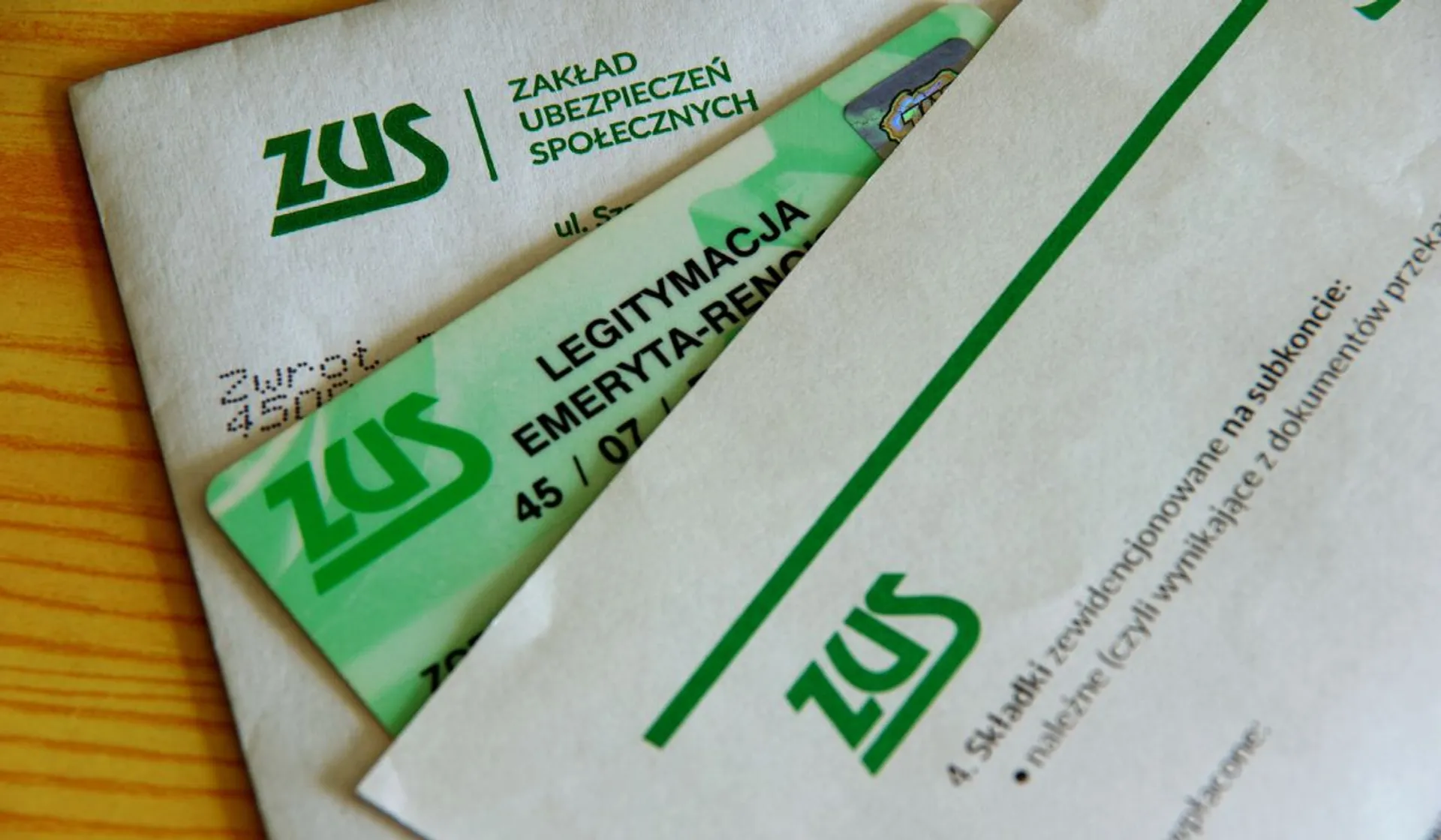 List z ZUS, legitymacja emeryta-rencisty