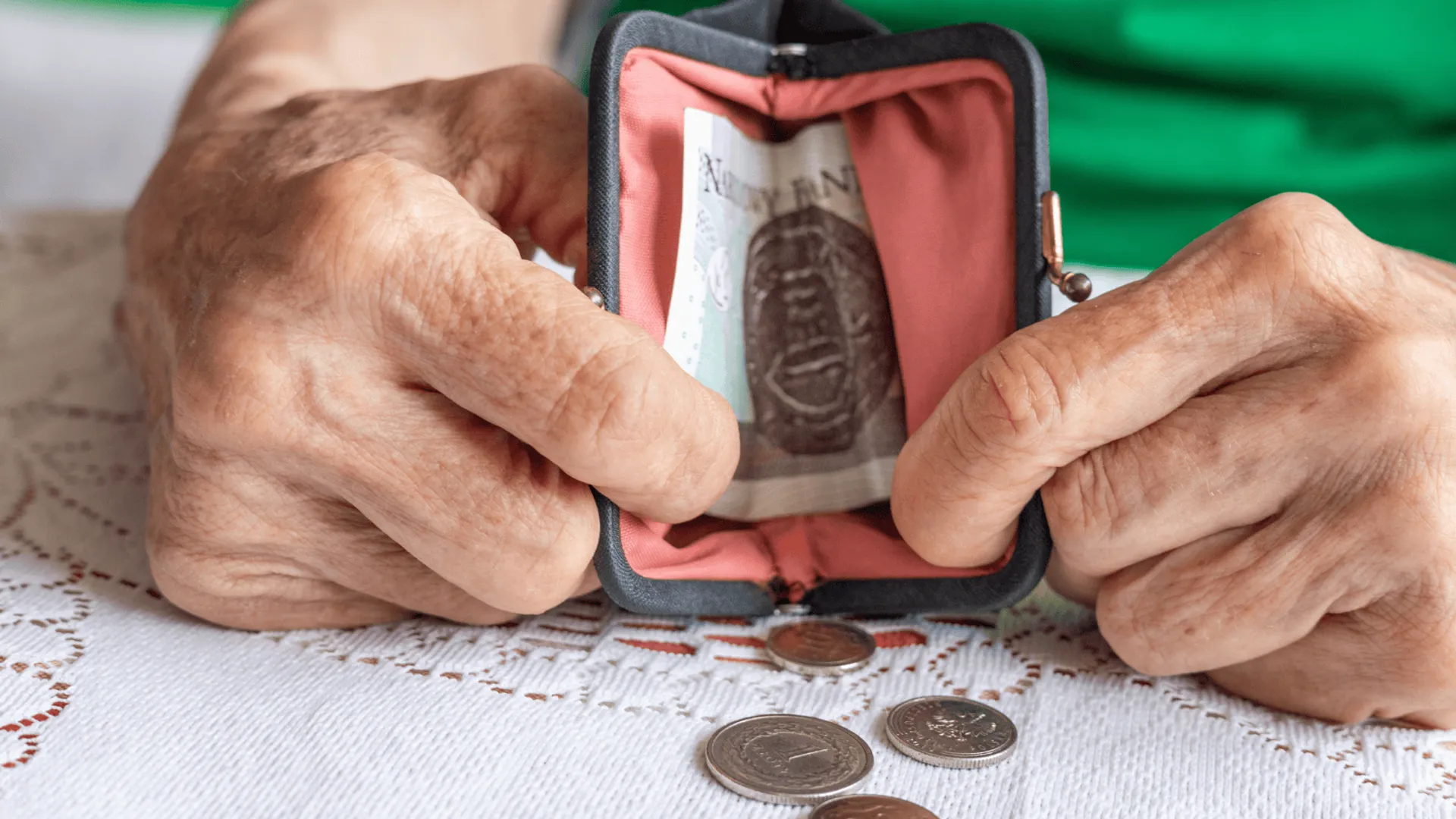 ZUS każe oddać 14. emeryturę. Ten jeden przekroczony limit oznacza zwrot pieniędzy